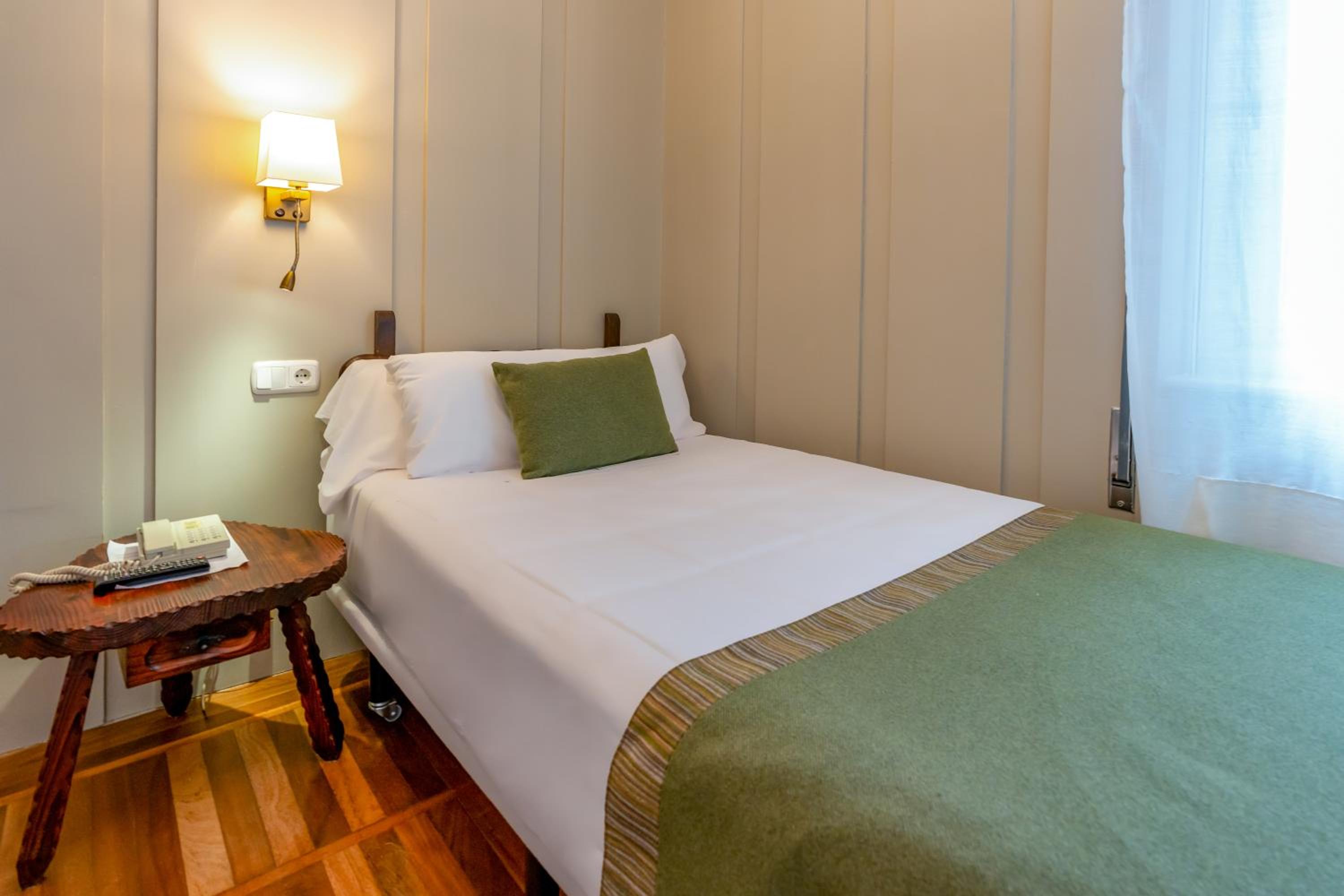Single Room - Photo 1