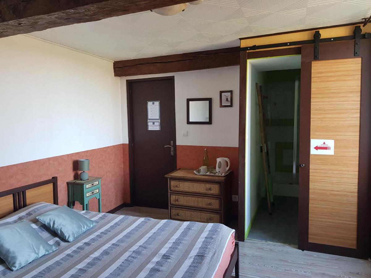 Triple Room with Private Bathroom photo 3
