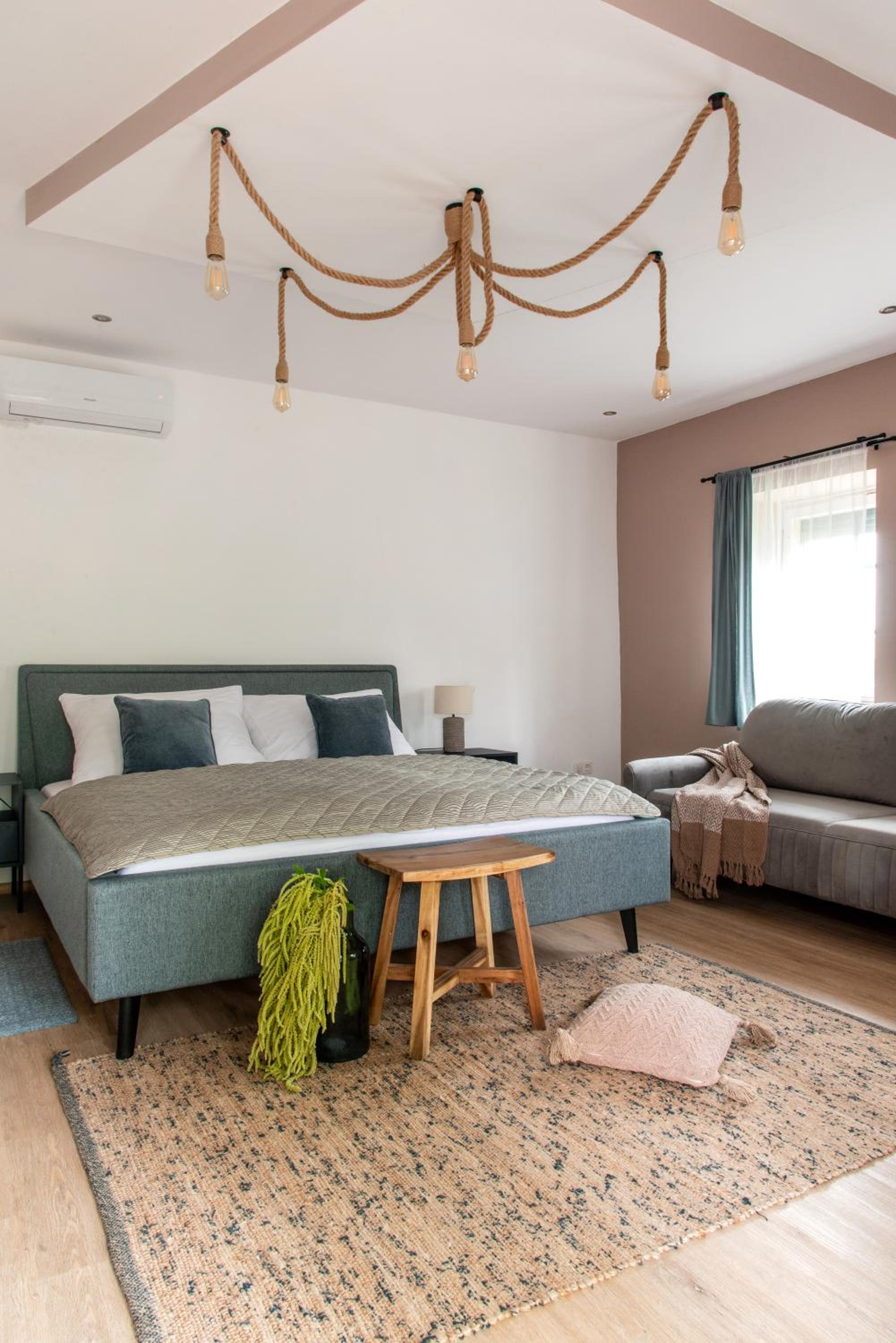 Four-Bedroom House - Photo 6