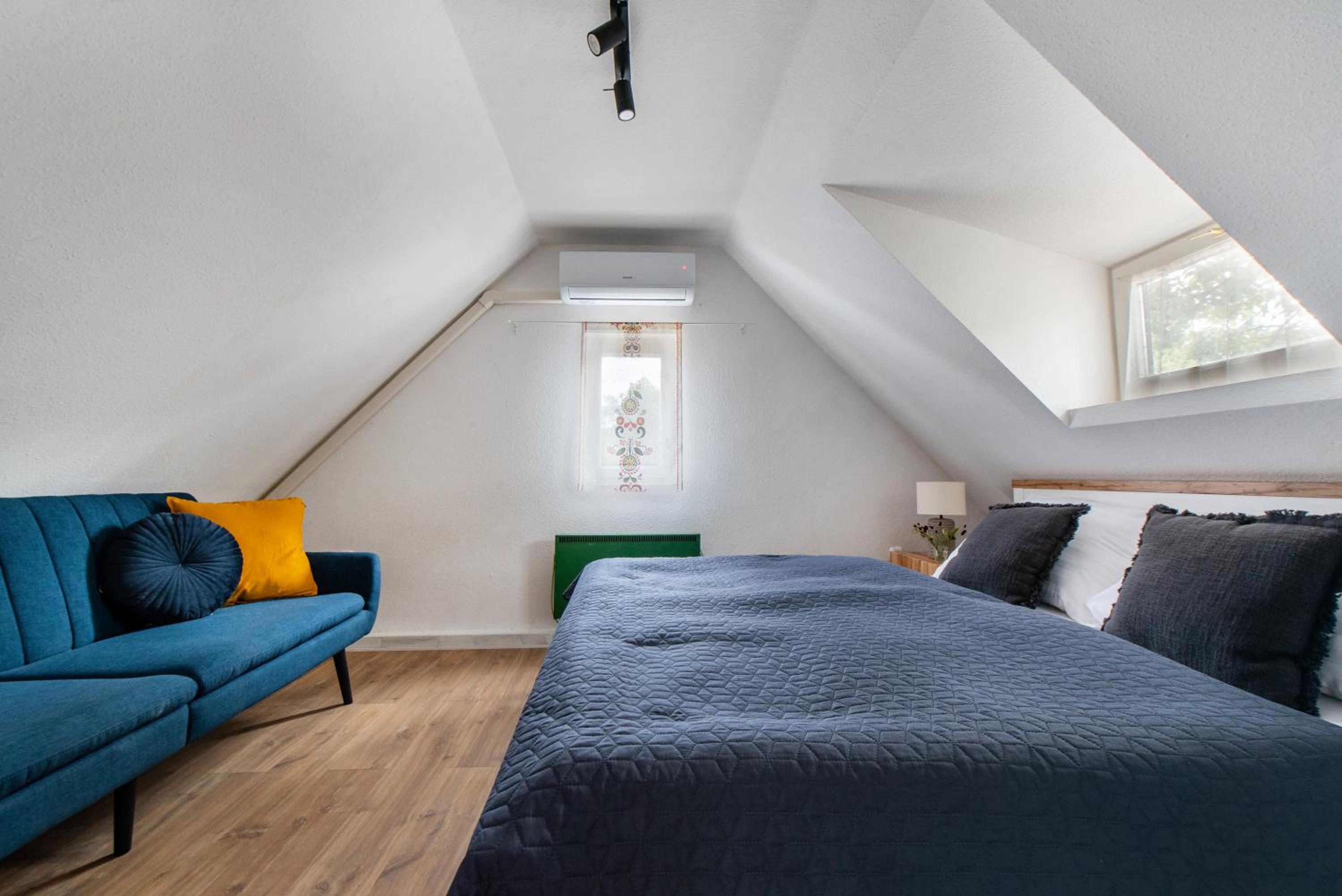 Four-Bedroom House - Photo 12
