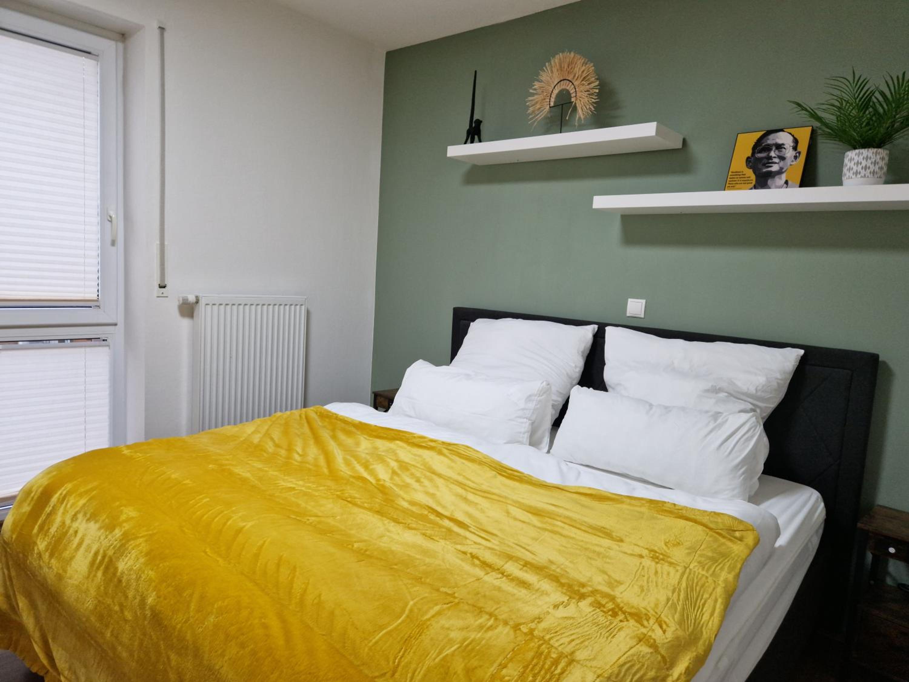 One-Bedroom Apartment photo 1