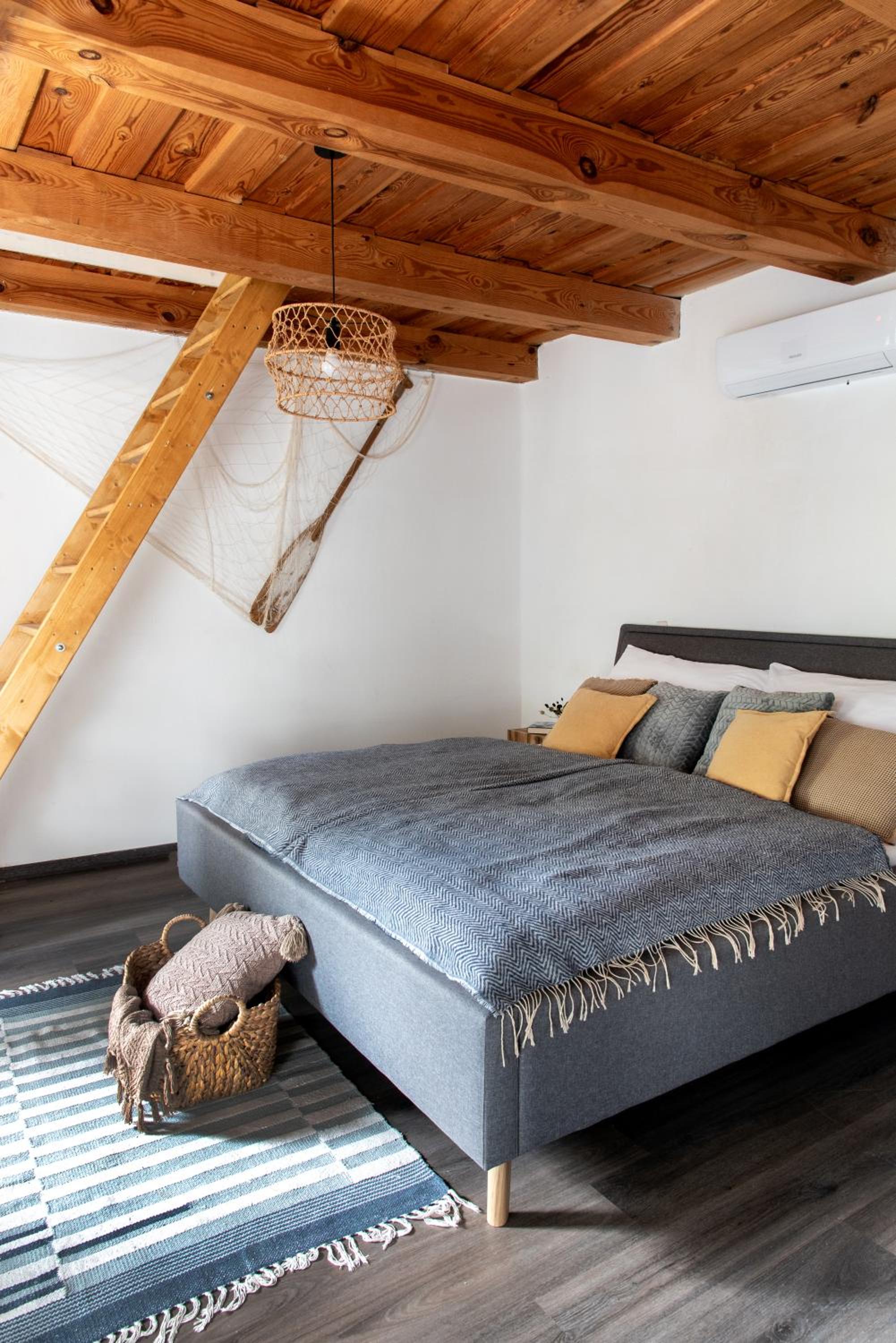 Four-Bedroom House - Photo 20