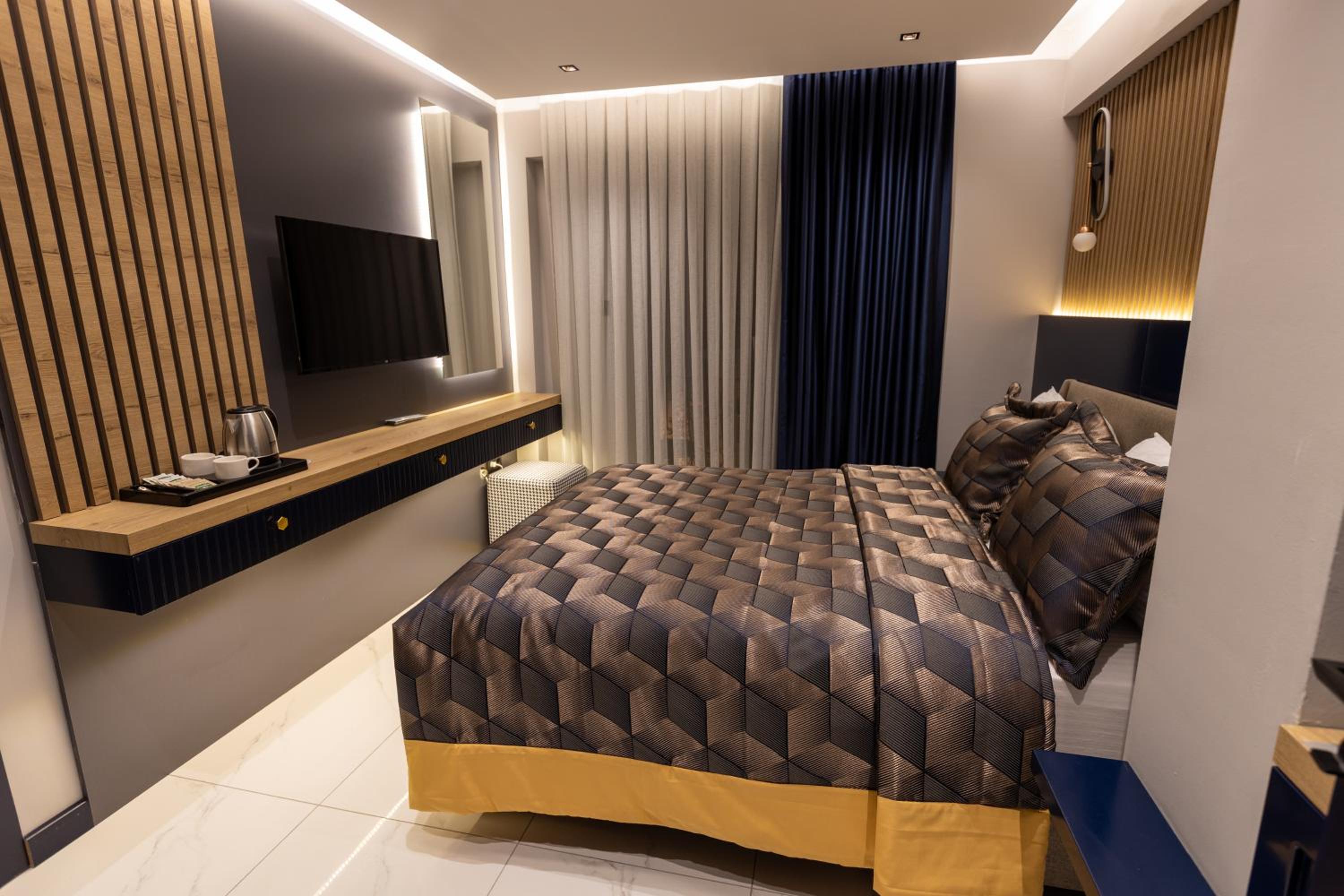 King Room with Balcony photo 2