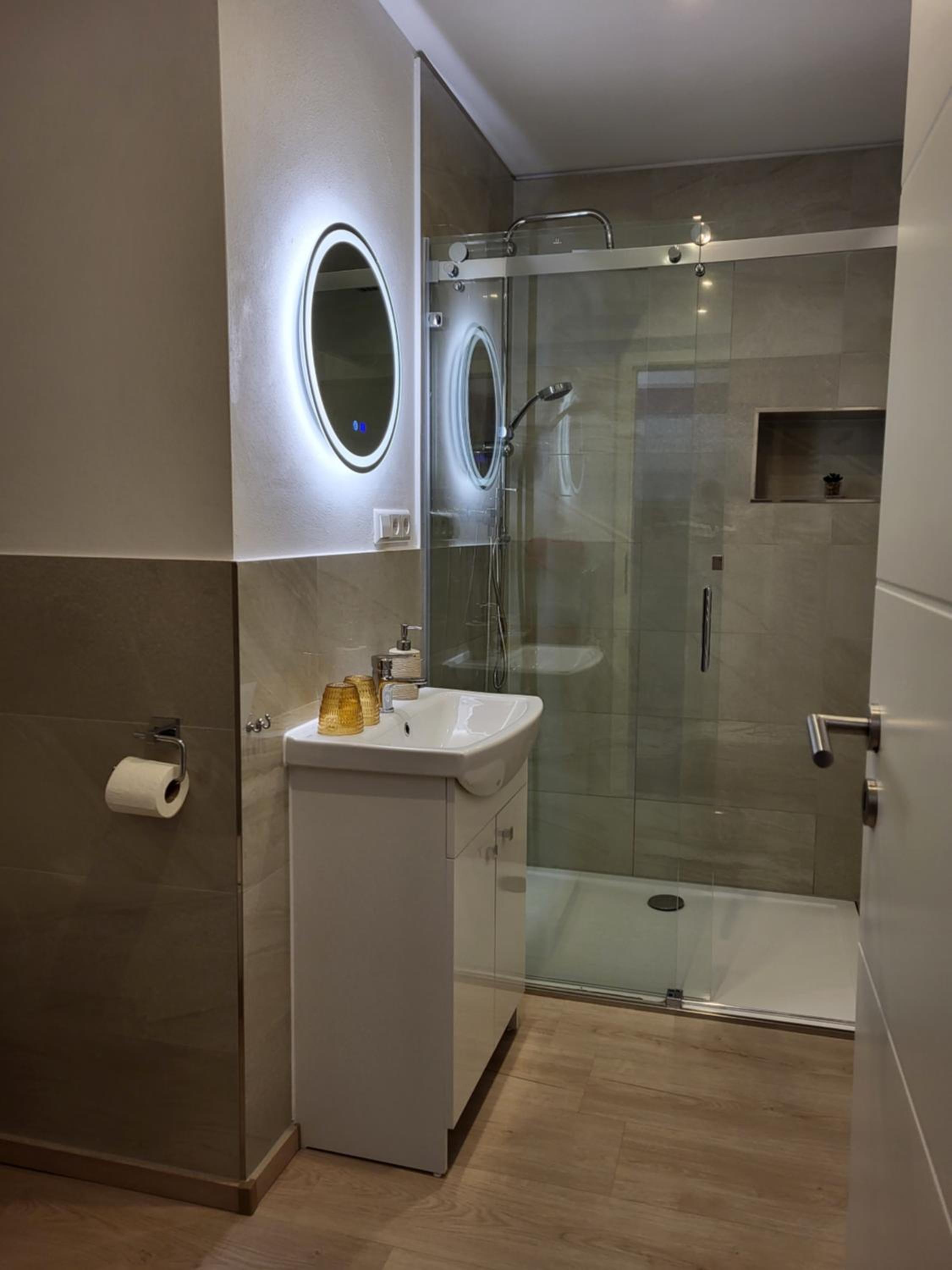 Apartment - Split Level - Photo 4