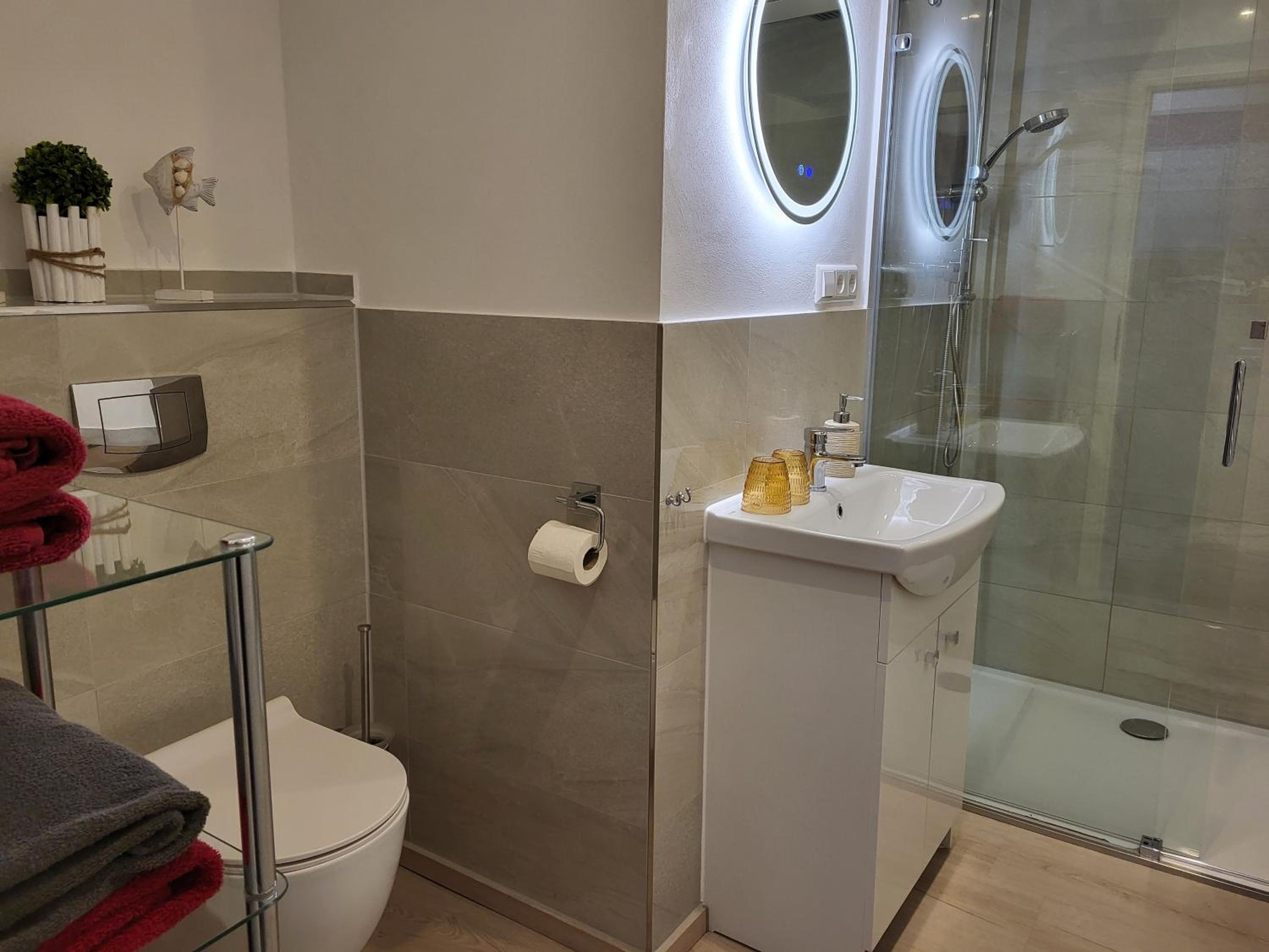 Apartment - Split Level - Photo 3