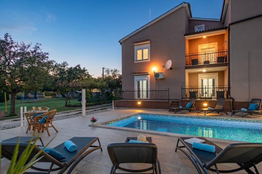 Villa photo 2