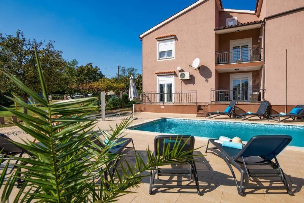 Villa photo 3