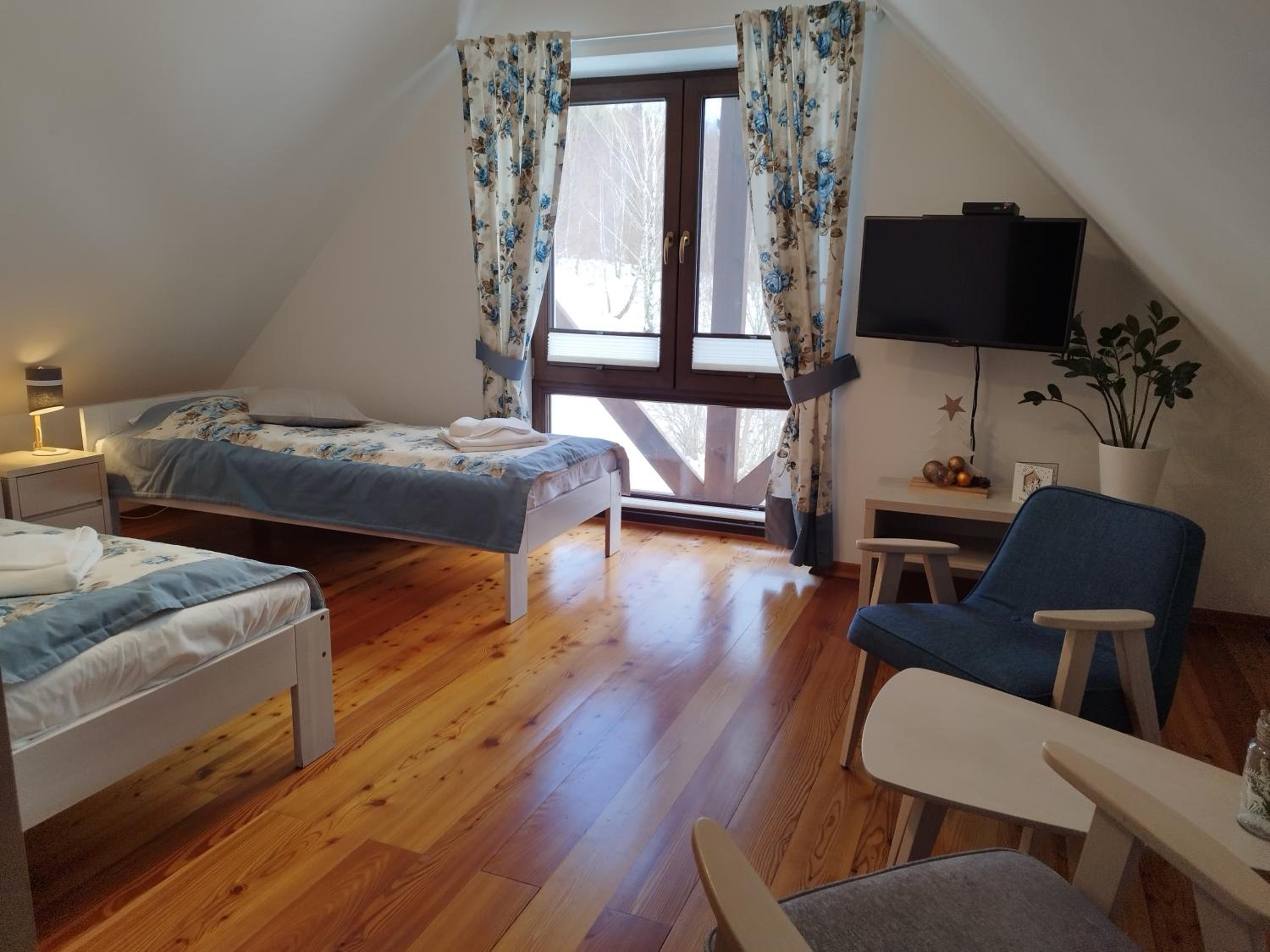 Twin Room with Mountain View photo 2