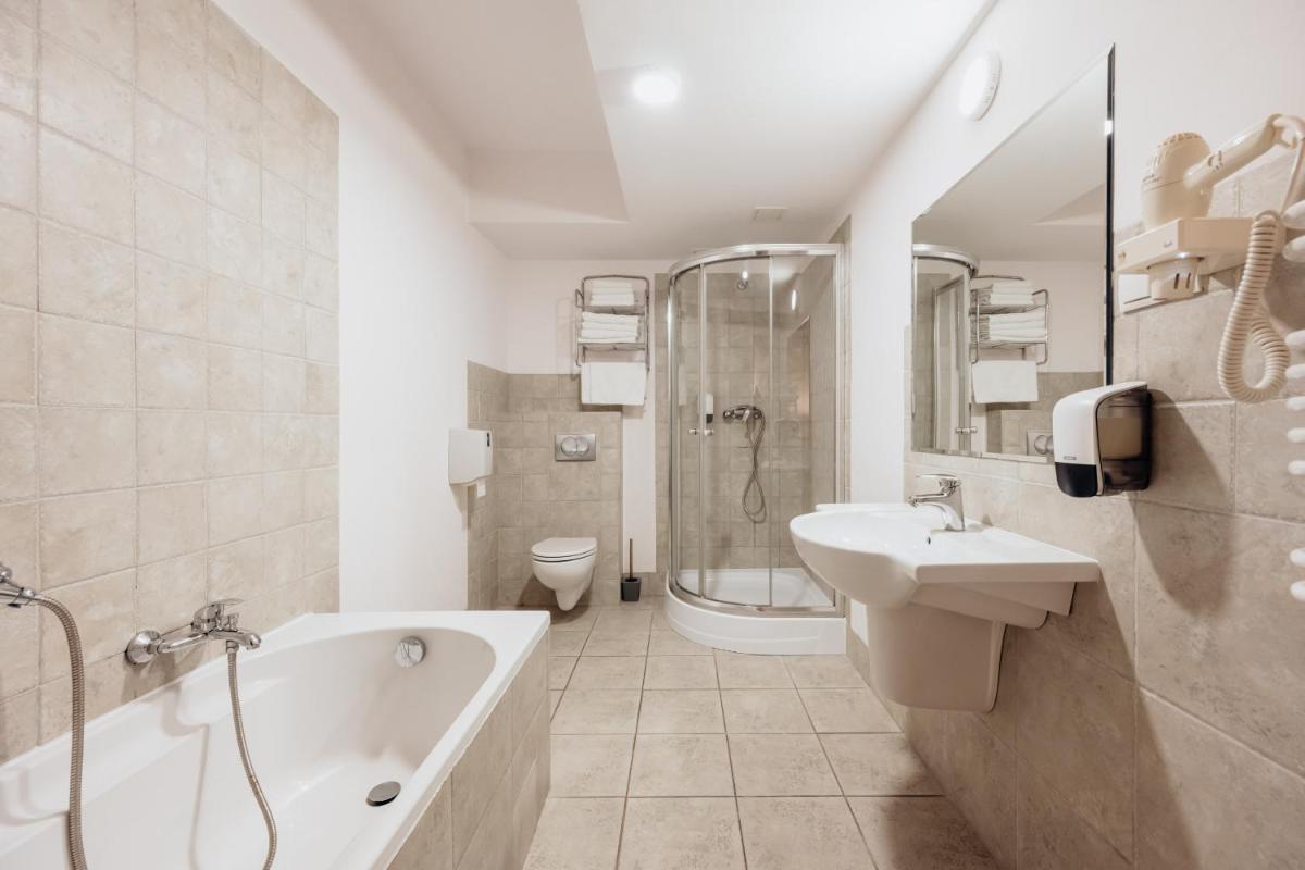 One-Bedroom Apartment - Photo 11