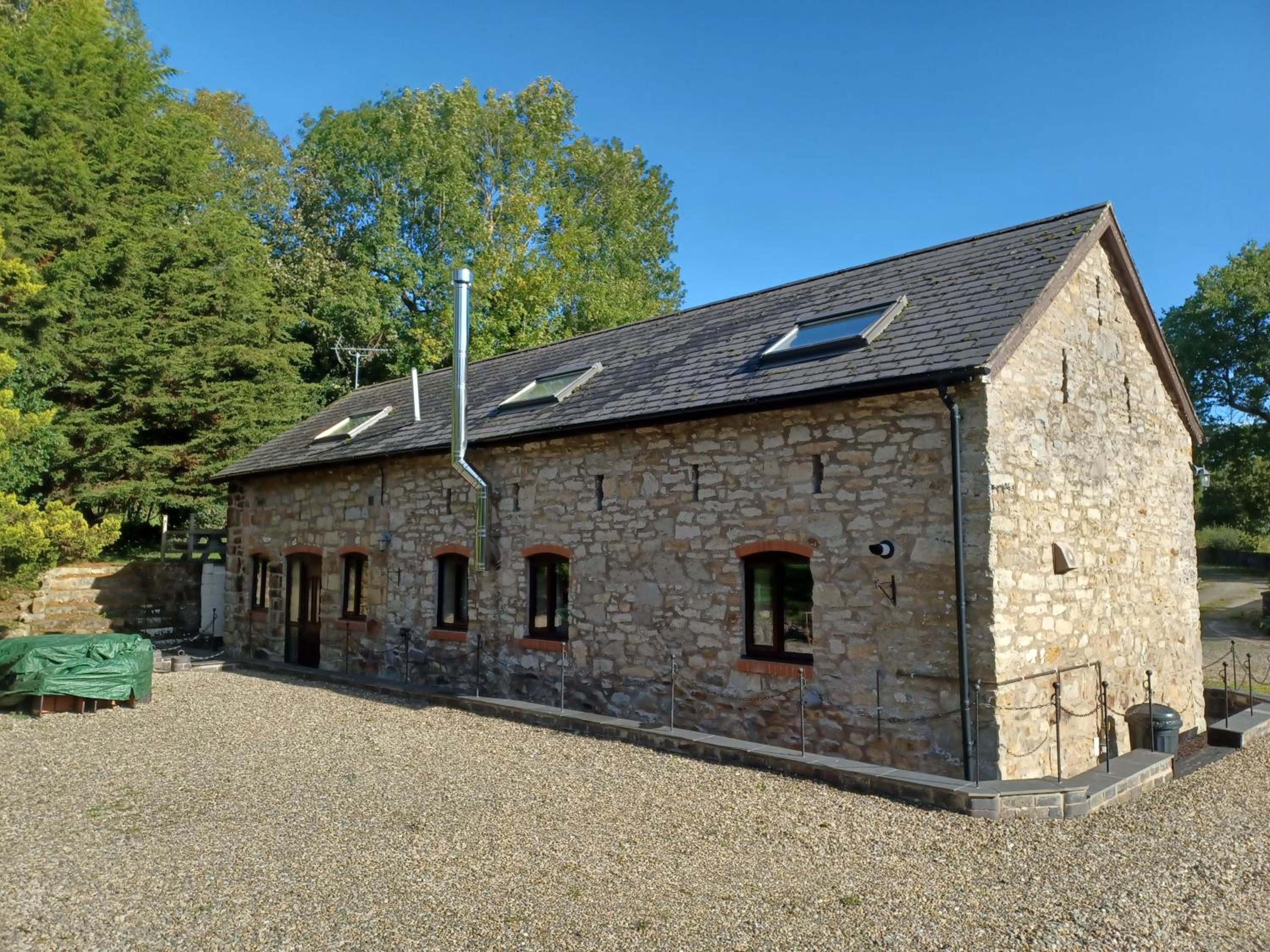 Three-Bedroom House photo 3
