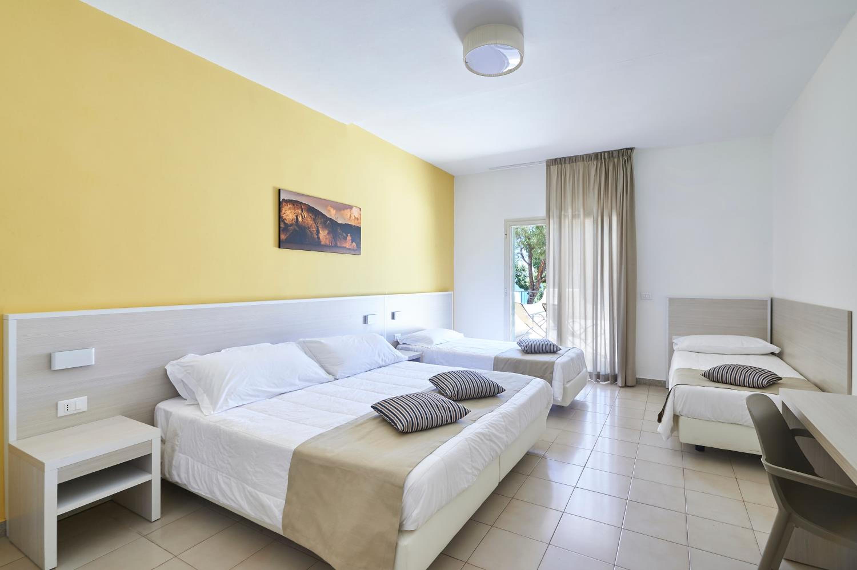 Comfort Quadruple Room with Garden View photo 1