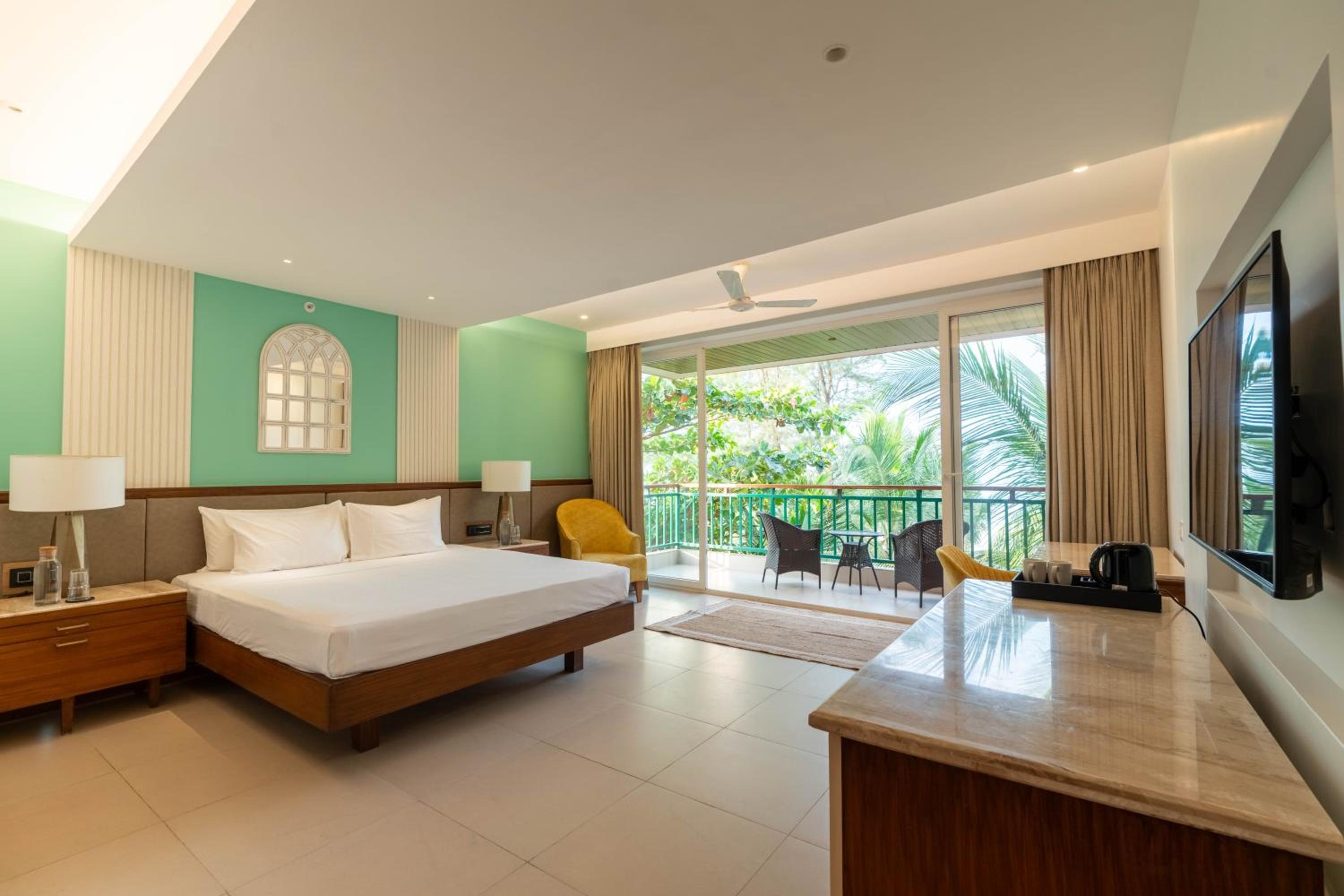 Deluxe Room with Sea View and Balcony - 1 child below 12 stays for free (upto 30 Sep 2026 check-in) + Beer on arrival + Happy Hours (6-8PM)