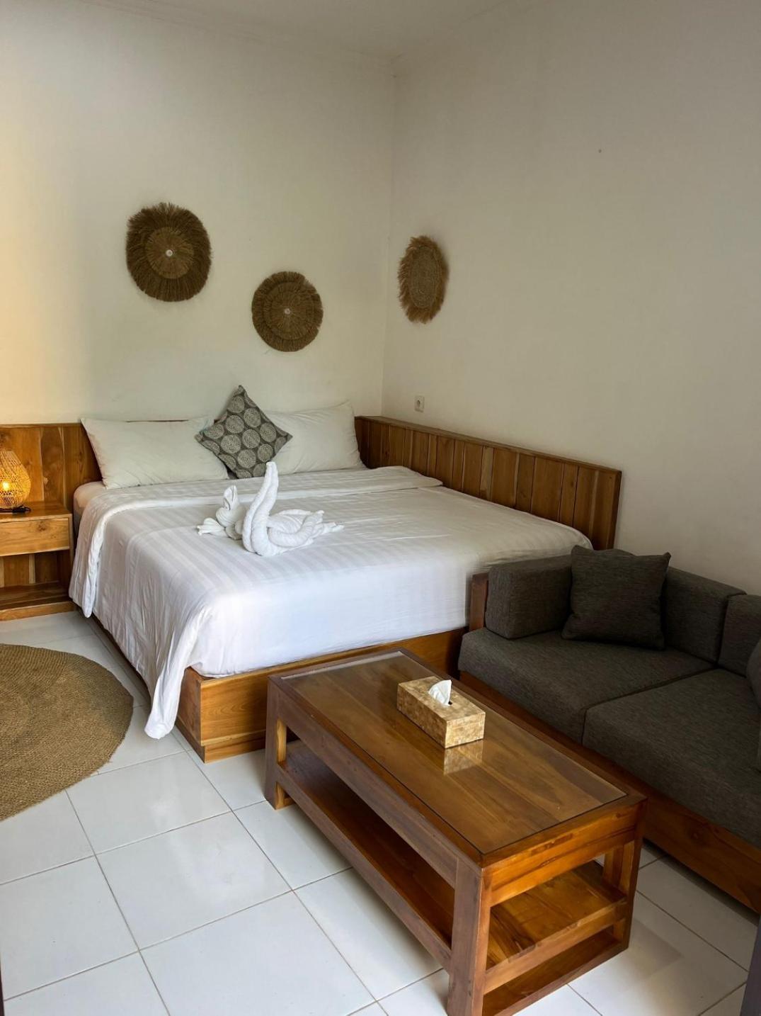 Standard King Room - Photo 15
