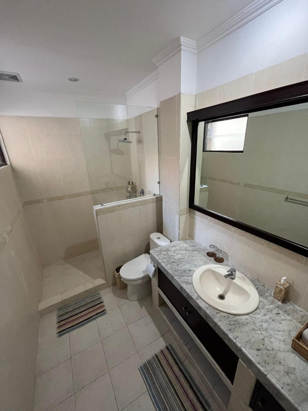 Standard King Room - Photo 6