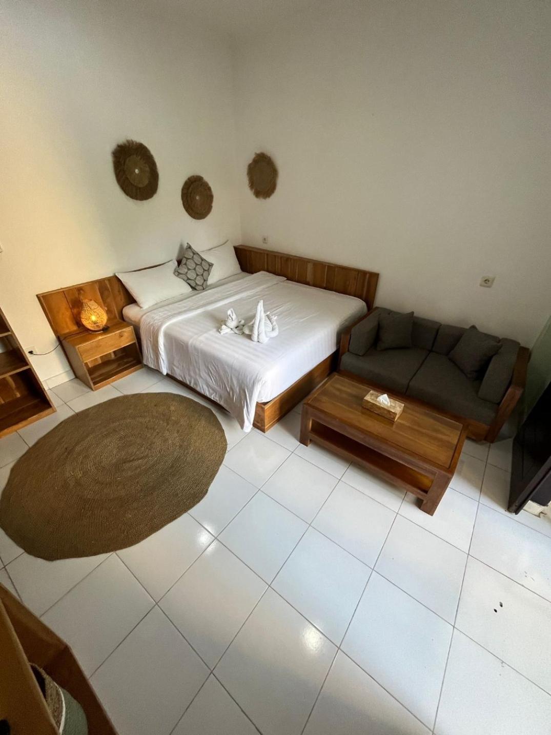 Standard King Room - Photo 14