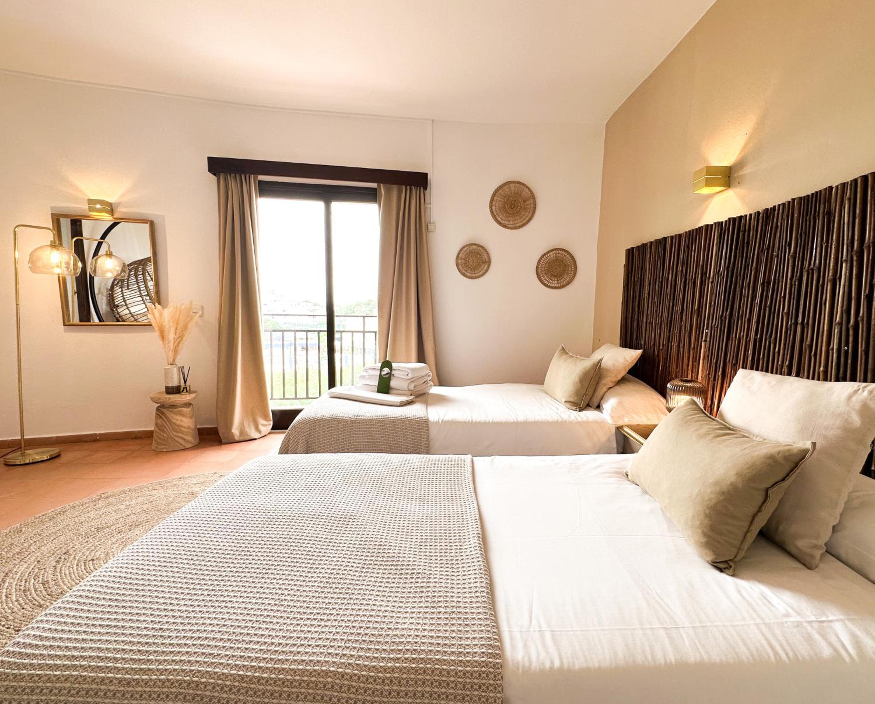 Double or Twin Room with Balcony photo 3