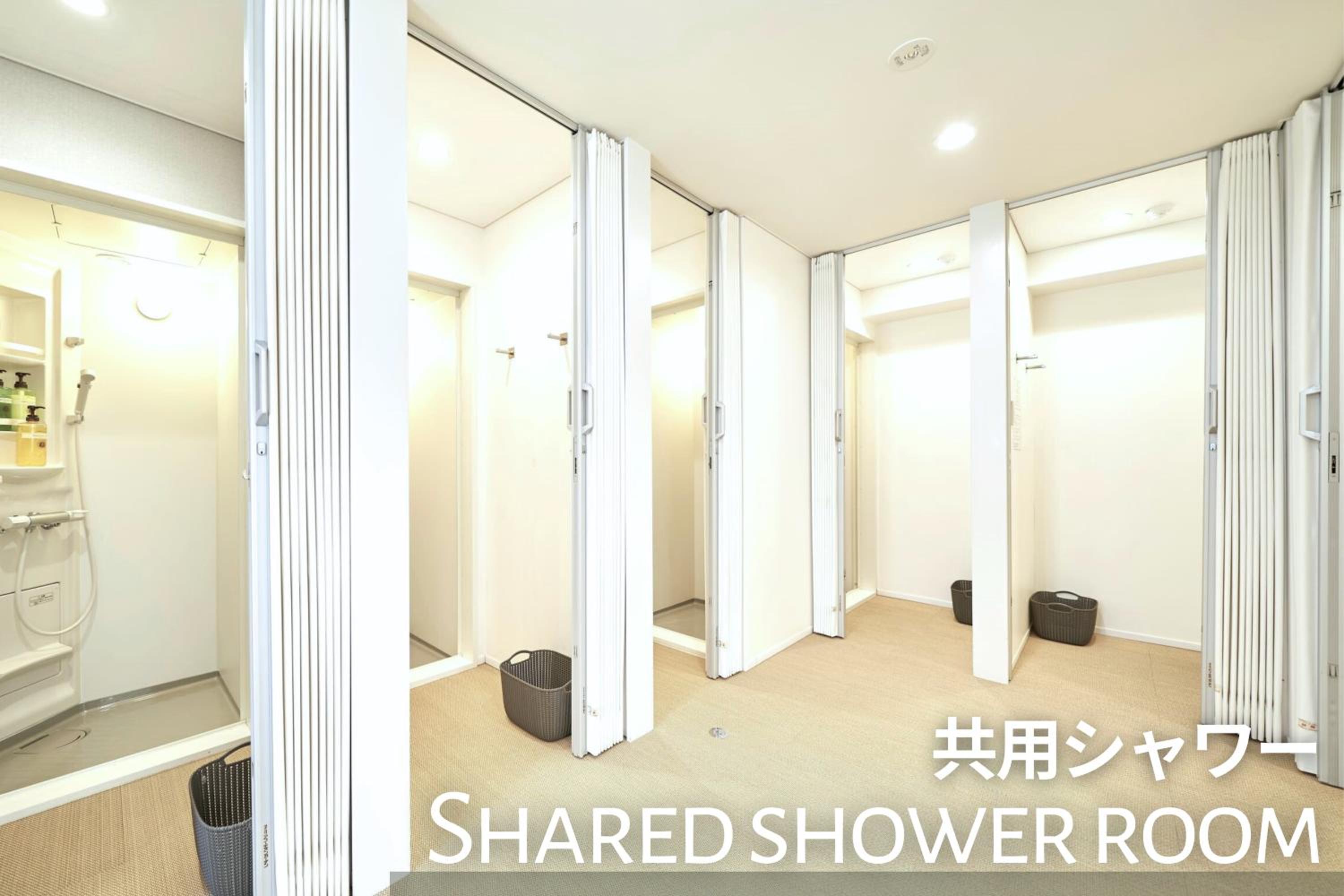 King Room with Shared Bathroom photo 3