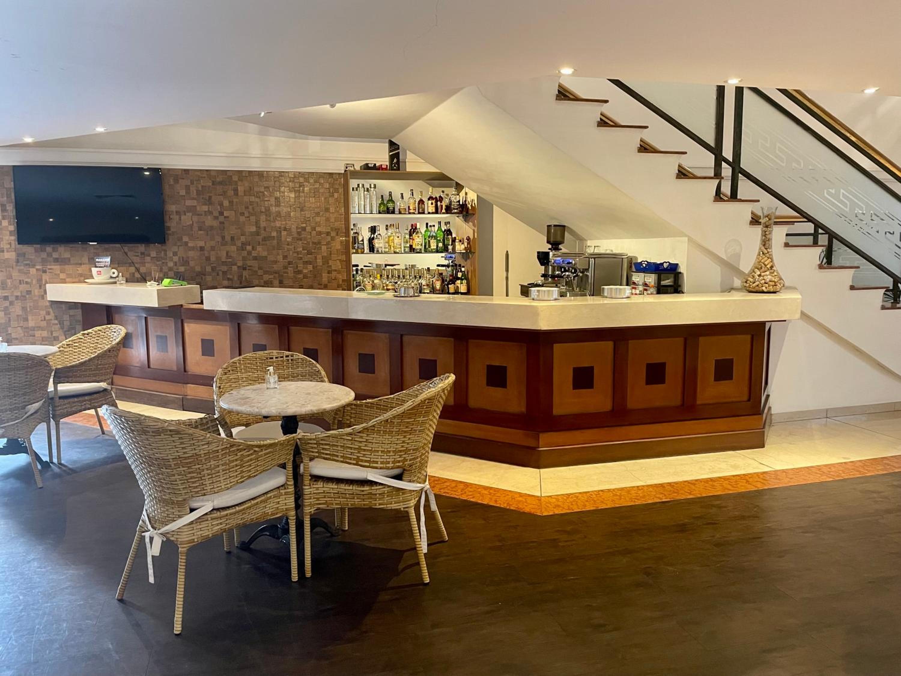 One-Bedroom Apartment - Photo 3