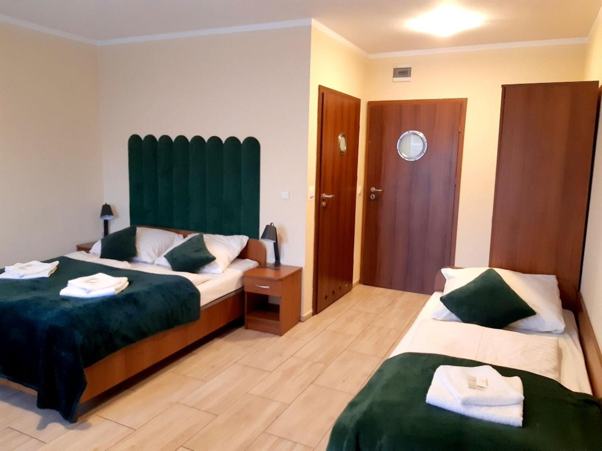 Triple Room with Balcony - Photo 8