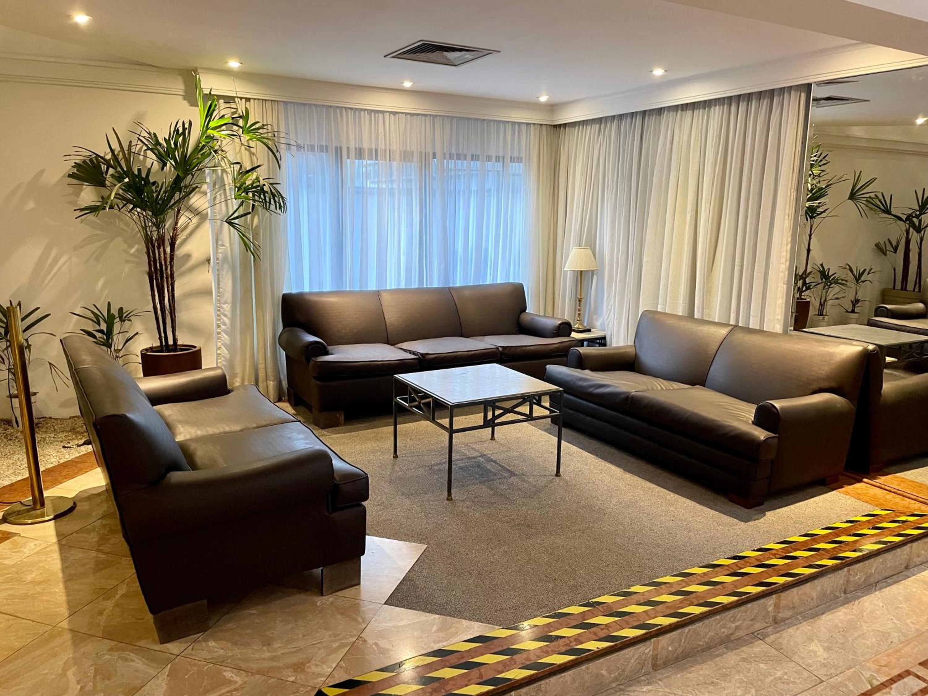 One-Bedroom Apartment - Photo 2