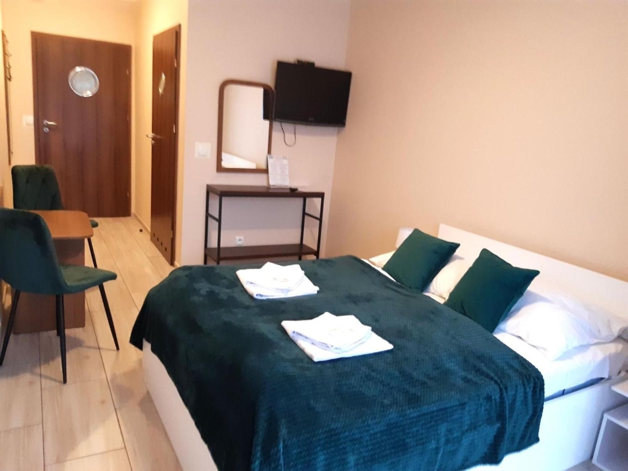 Double Room with Balcony - Photo 7
