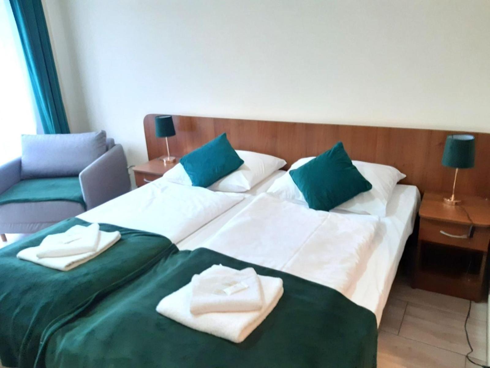 Standard Twin Room with Sofa - Photo 6