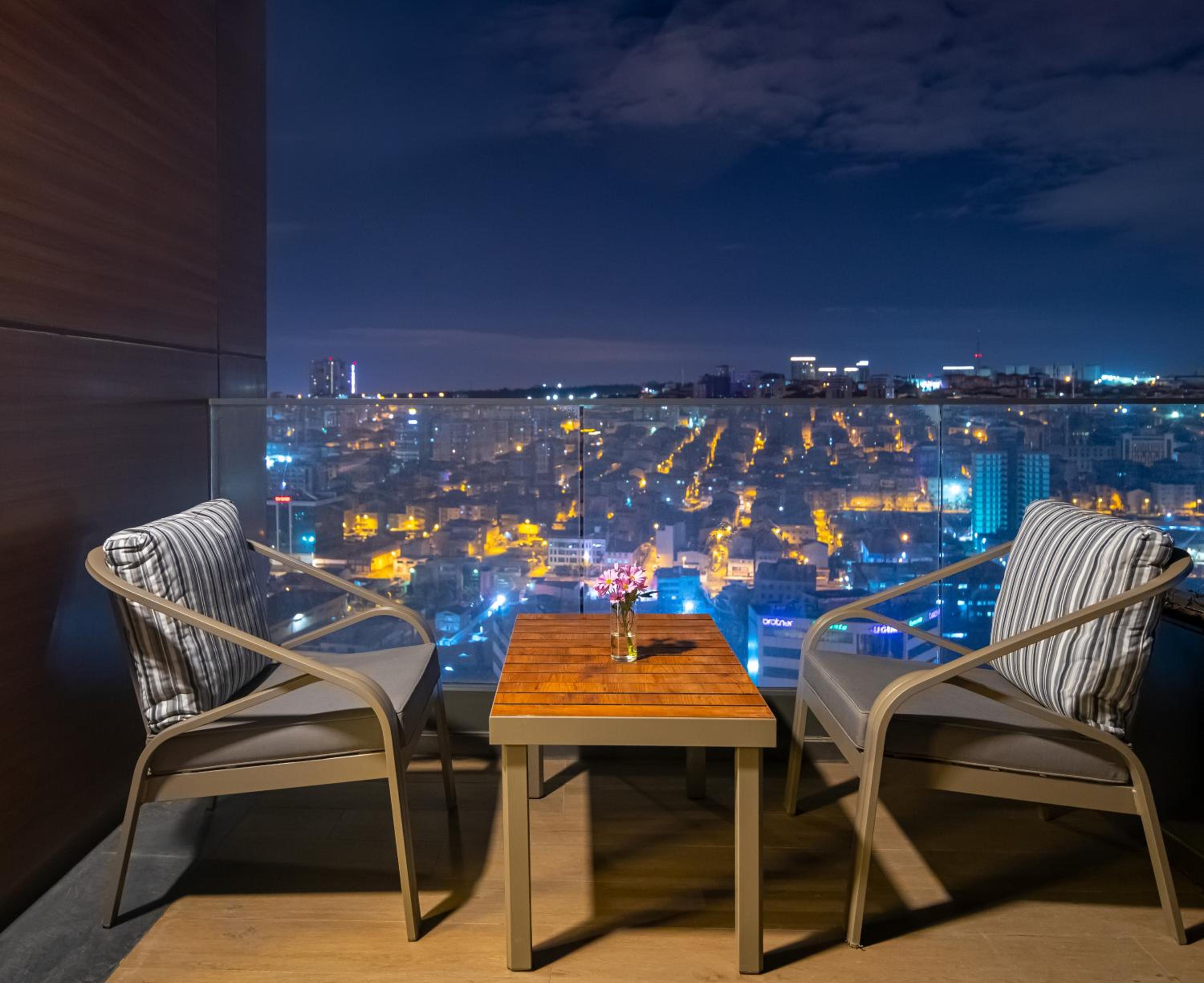 Deluxe Two Bedroom with Terrace thumbnail 6