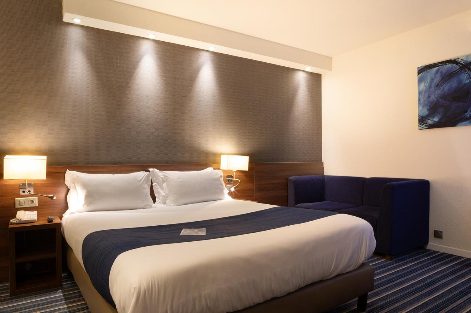 Standard Queen Room - Accessible with Free Breakfast - Photo 8