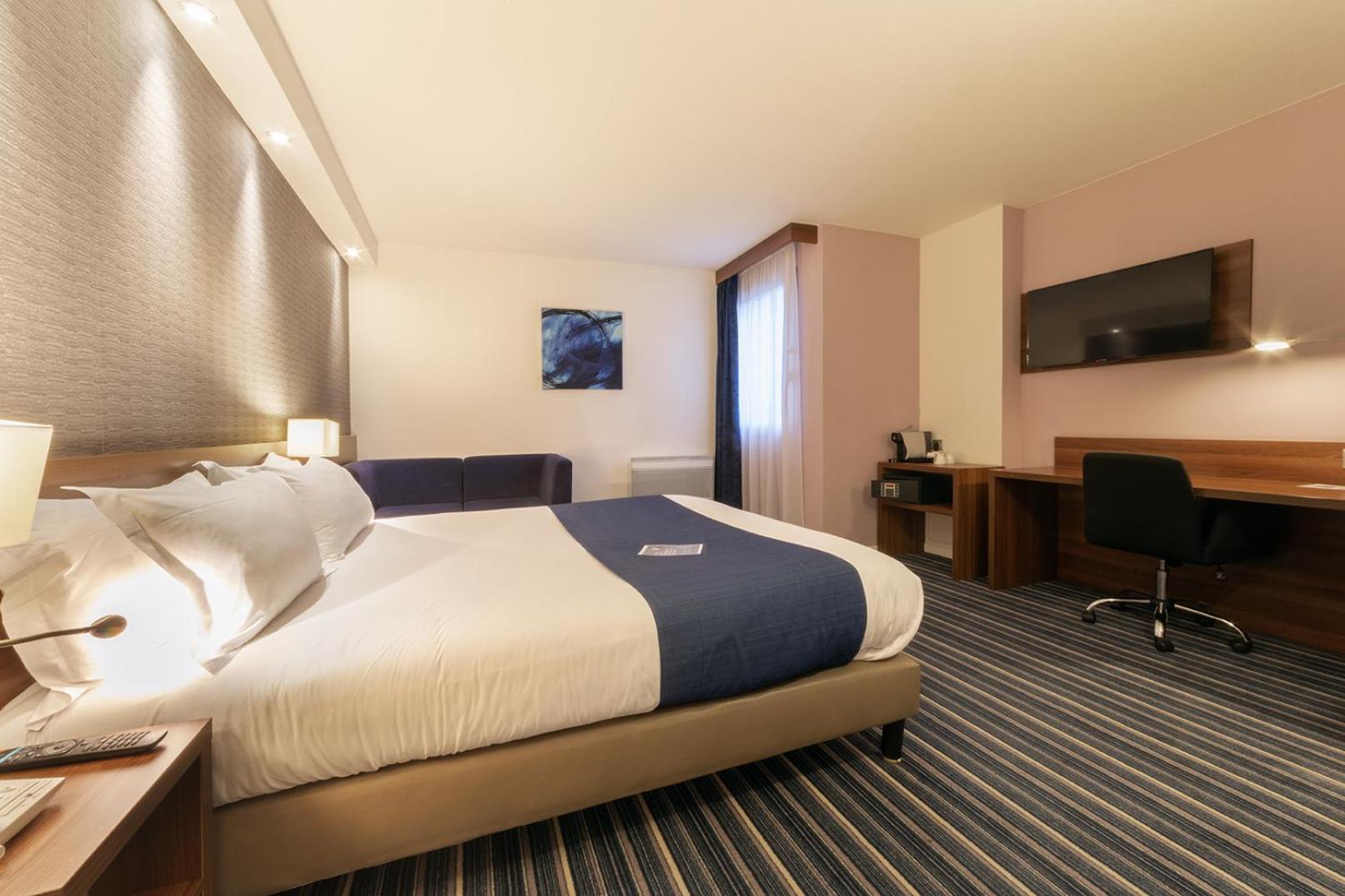 Standard Queen Room - Accessible with Free Breakfast - Photo 10