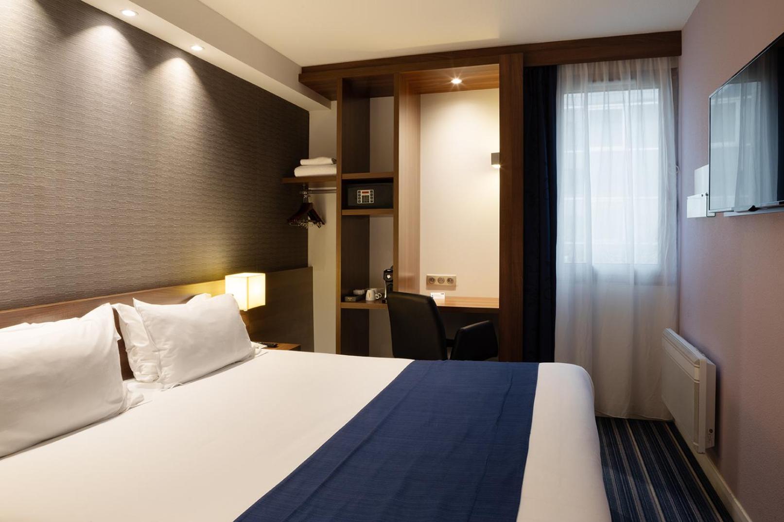 Standard Queen Room - Accessible with Free Breakfast
