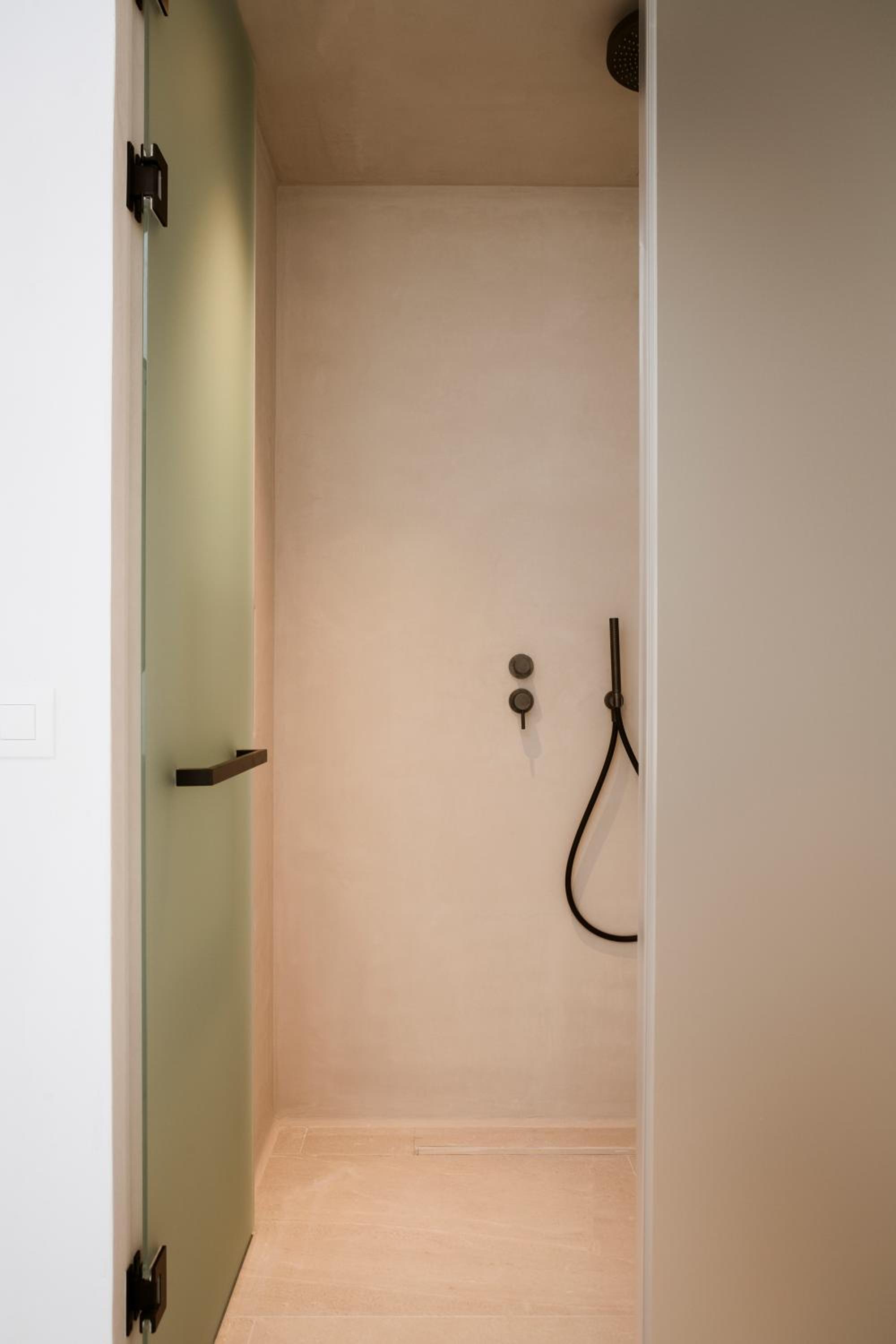 Suite with Side Sea View and Individual Pool - Photo 11