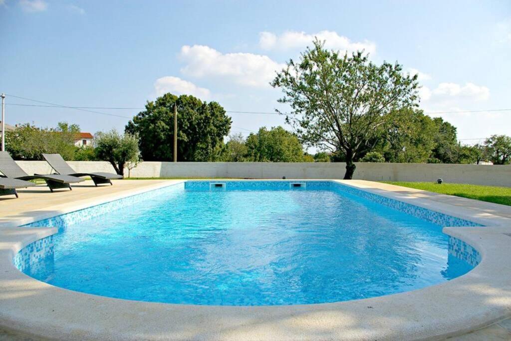 Villa photo 2