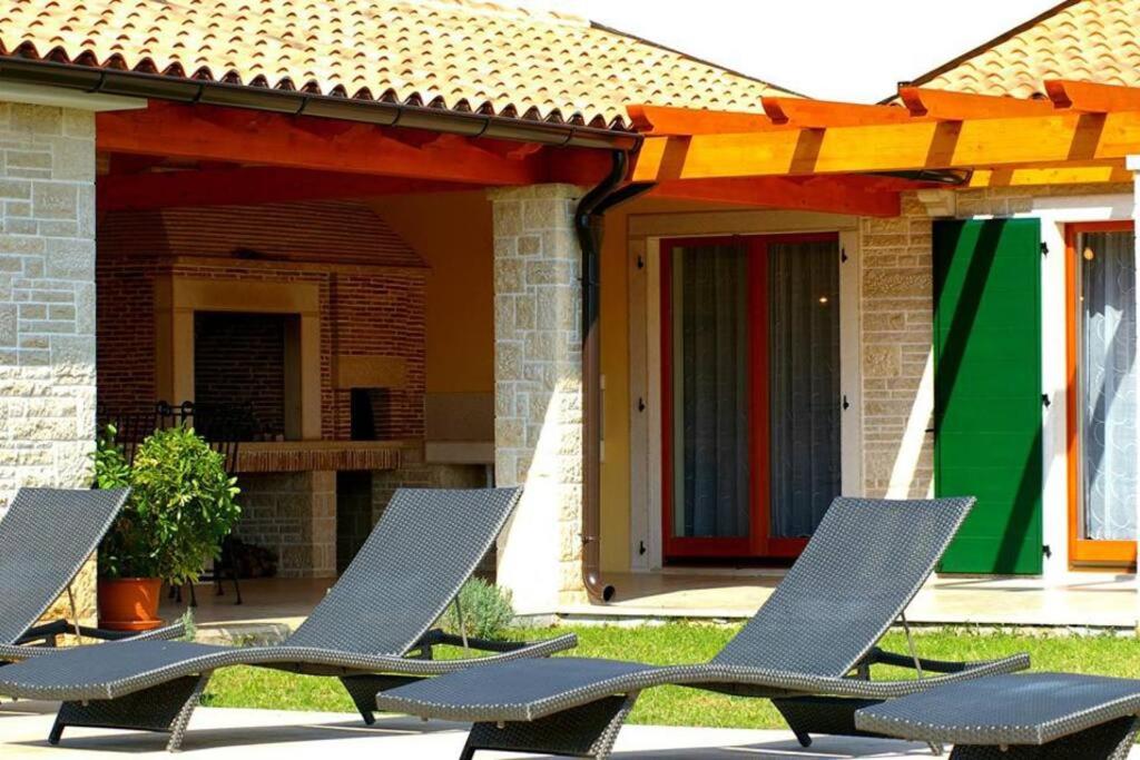 Villa photo 3