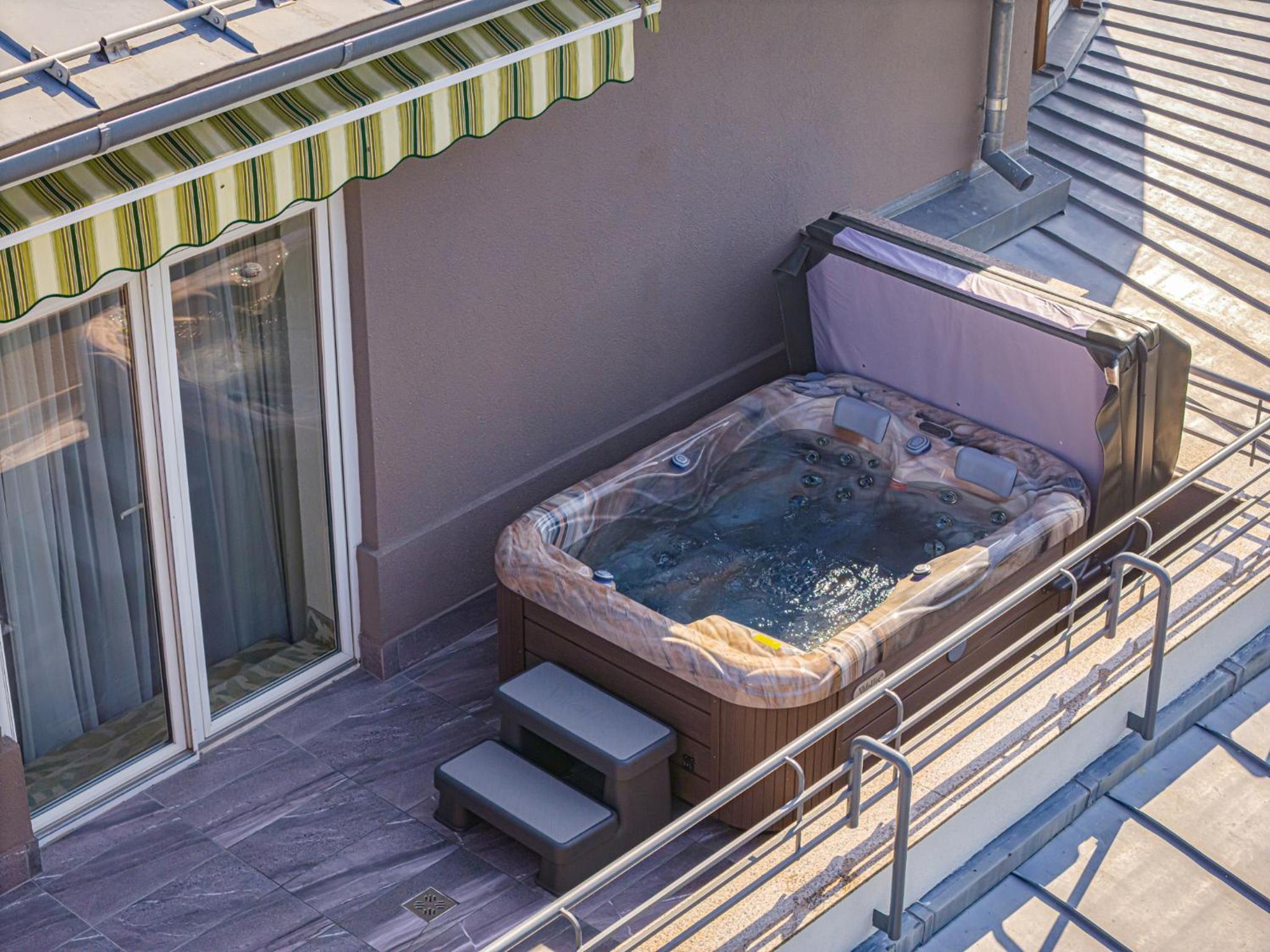 Double Room with Spa Bath - Photo 4
