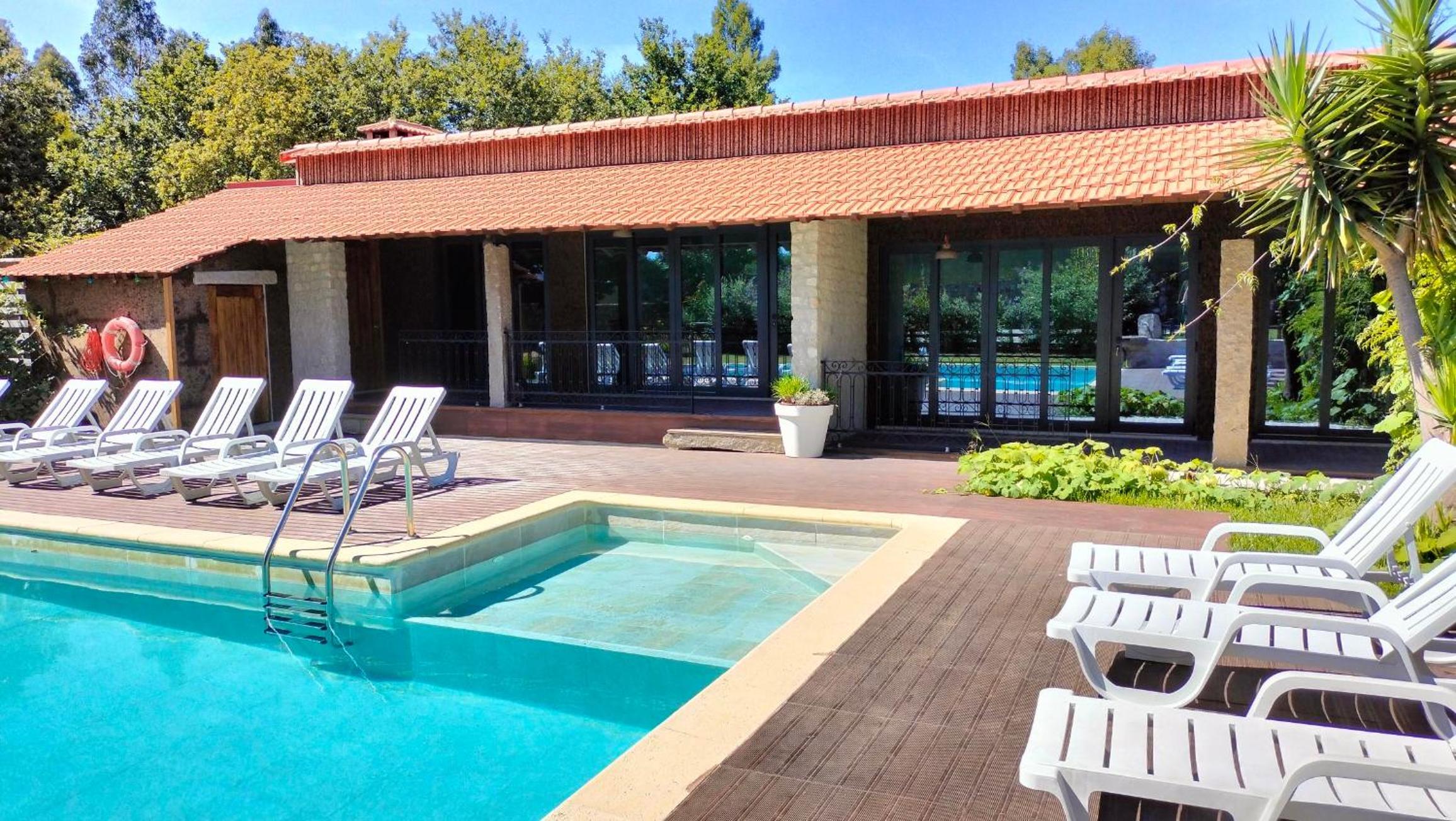 Triple Room with Pool View photo 3