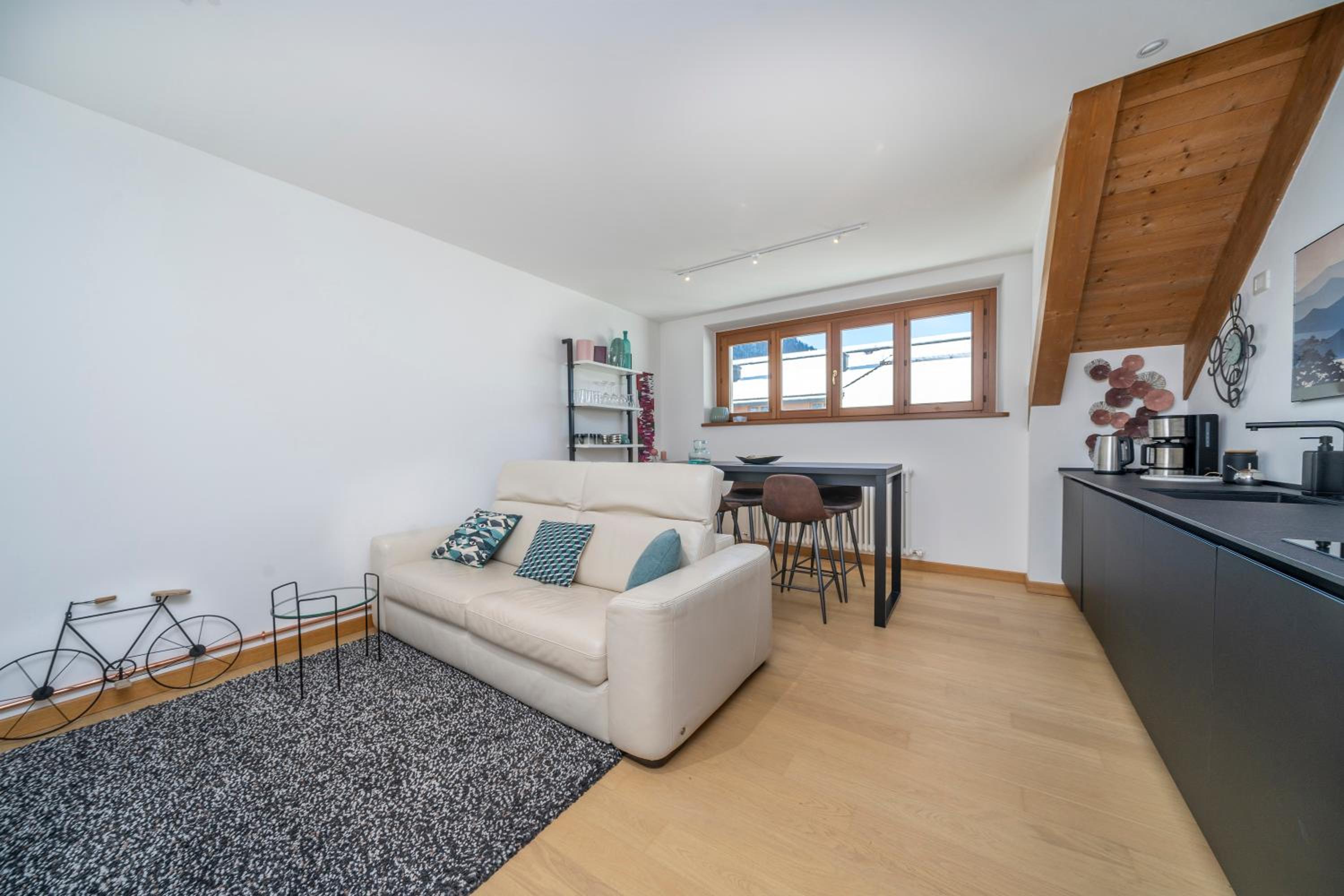 One-Bedroom Apartment photo 1