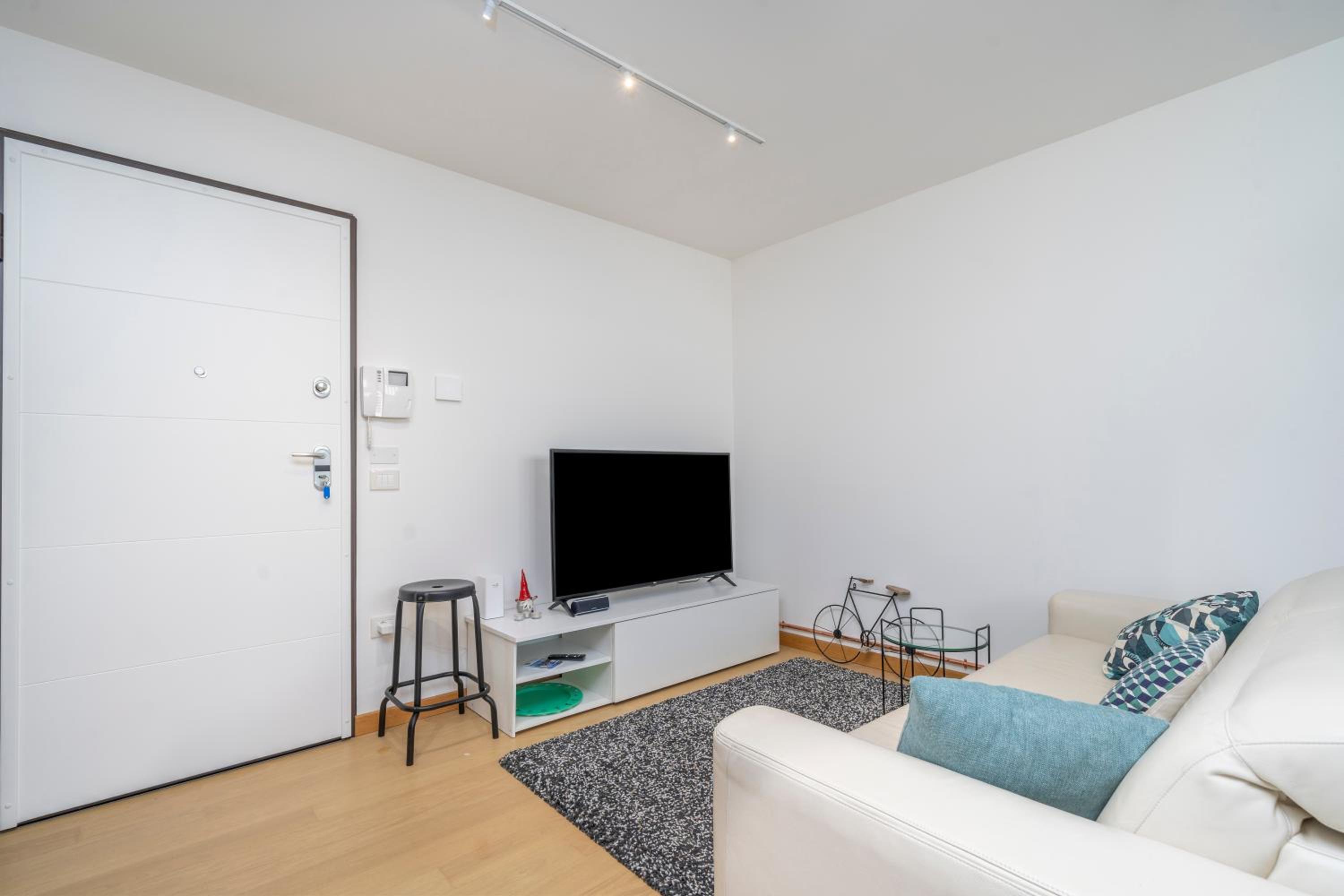 One-Bedroom Apartment photo 2