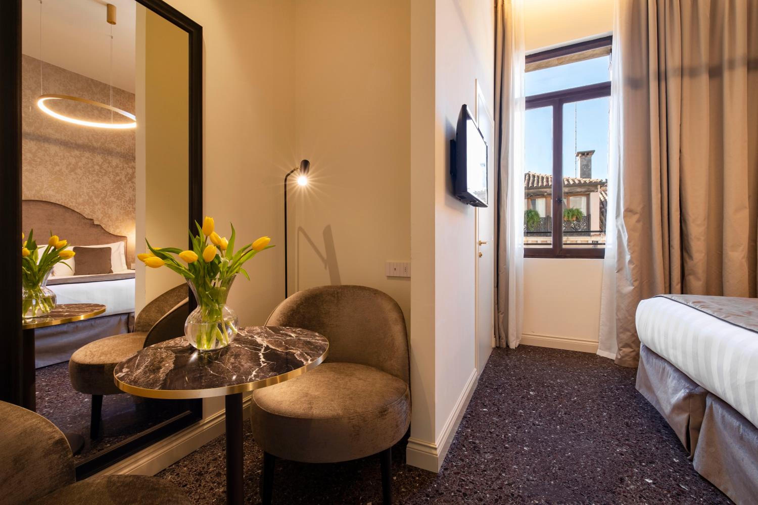 Deluxe Double or Twin Room photo 3