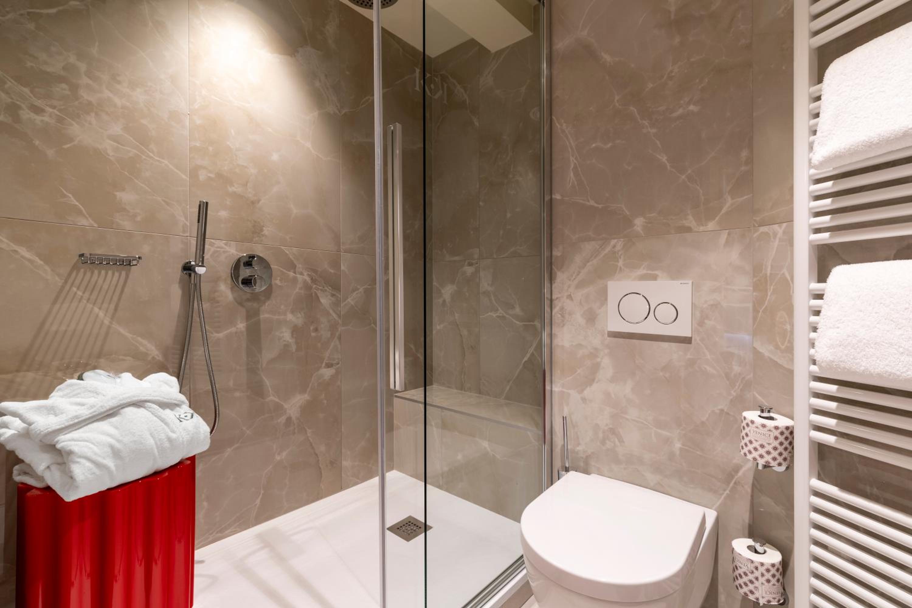 Deluxe Double or Twin Room photo 2
