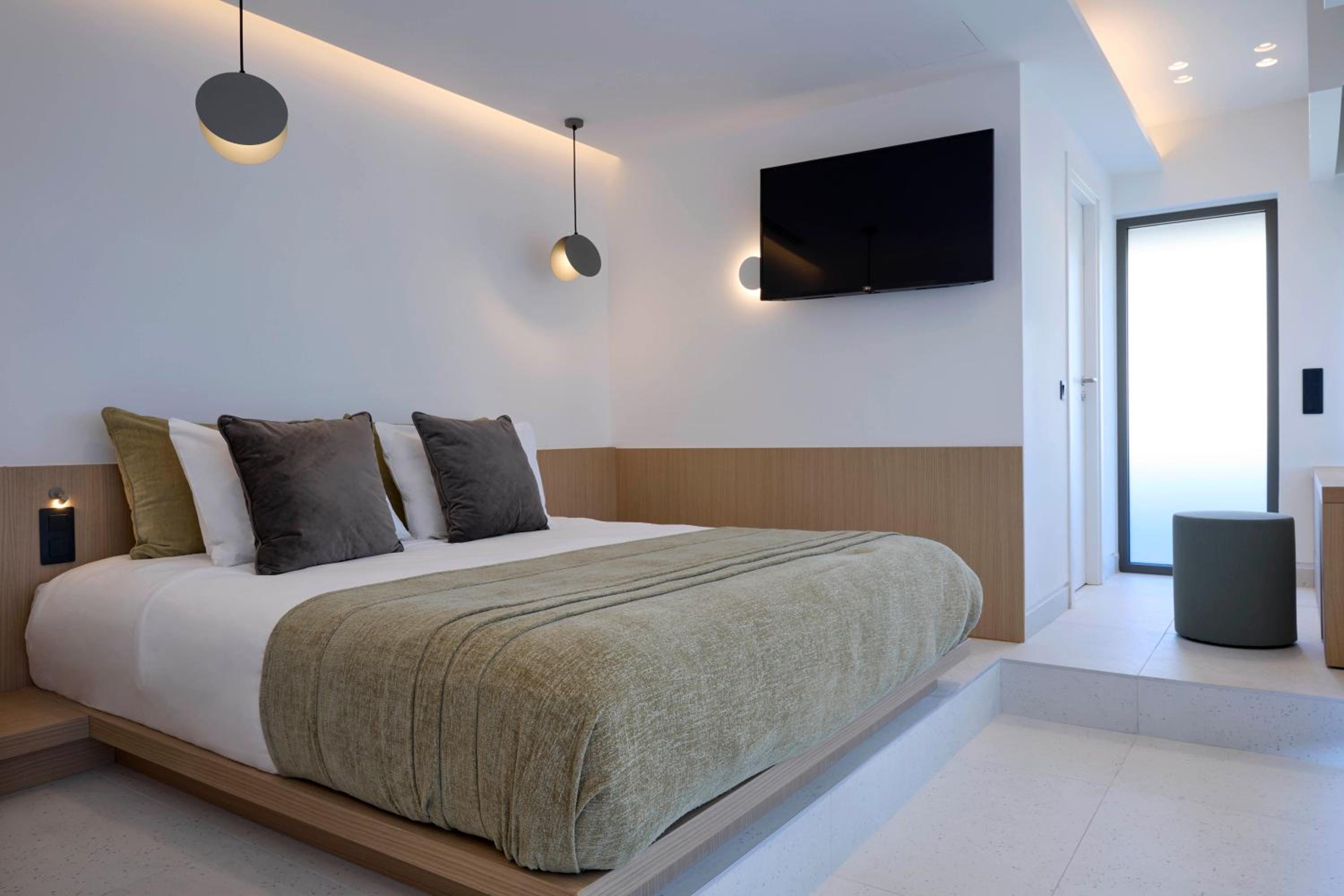 King Room with Balcony - Photo 1