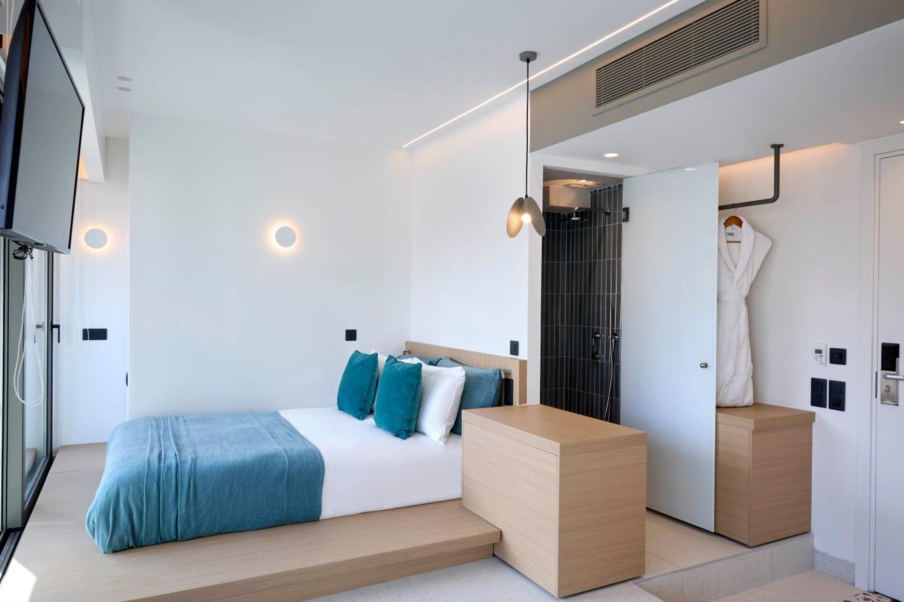 Large Double Room - Photo 3
