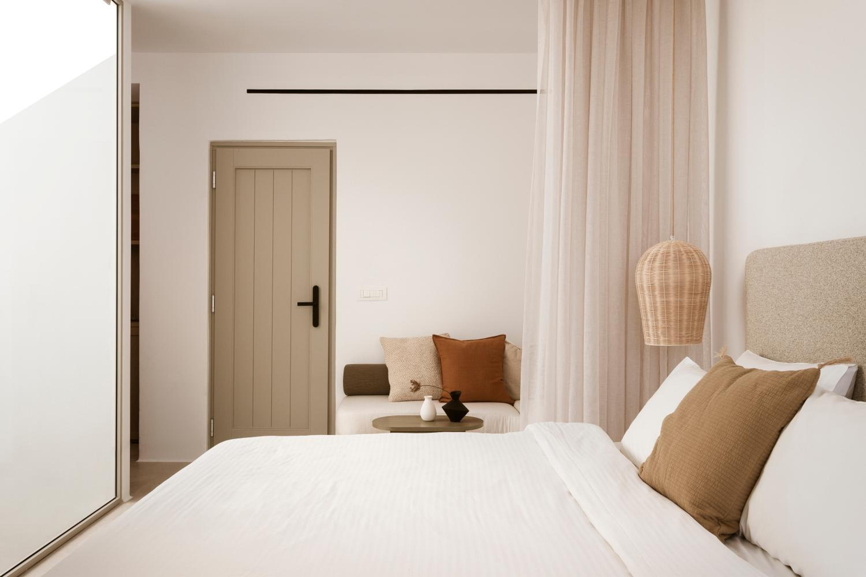 Junior Suite with Side Sea View and Jetted Tub - Photo 1