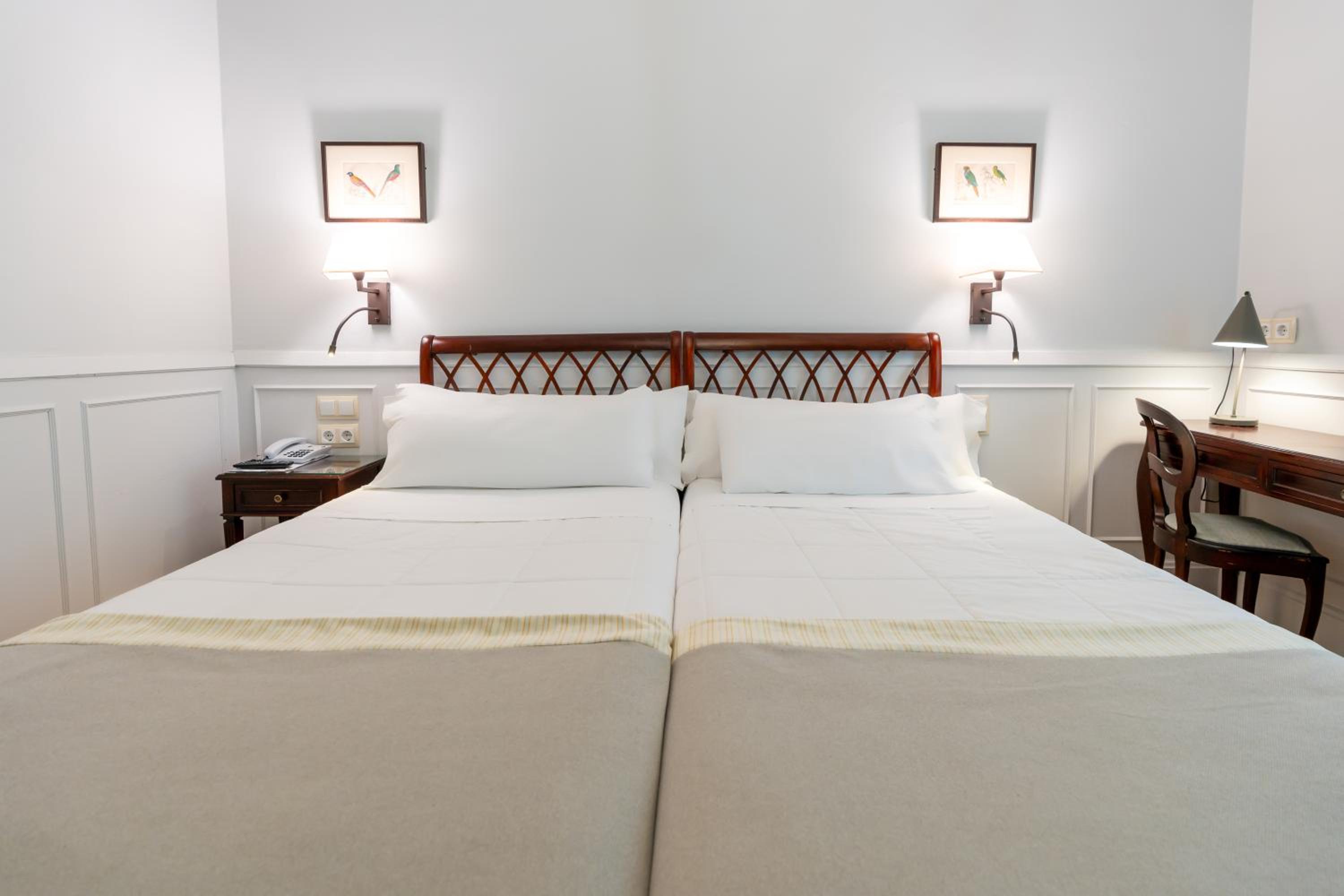 Double Room - Photo 12