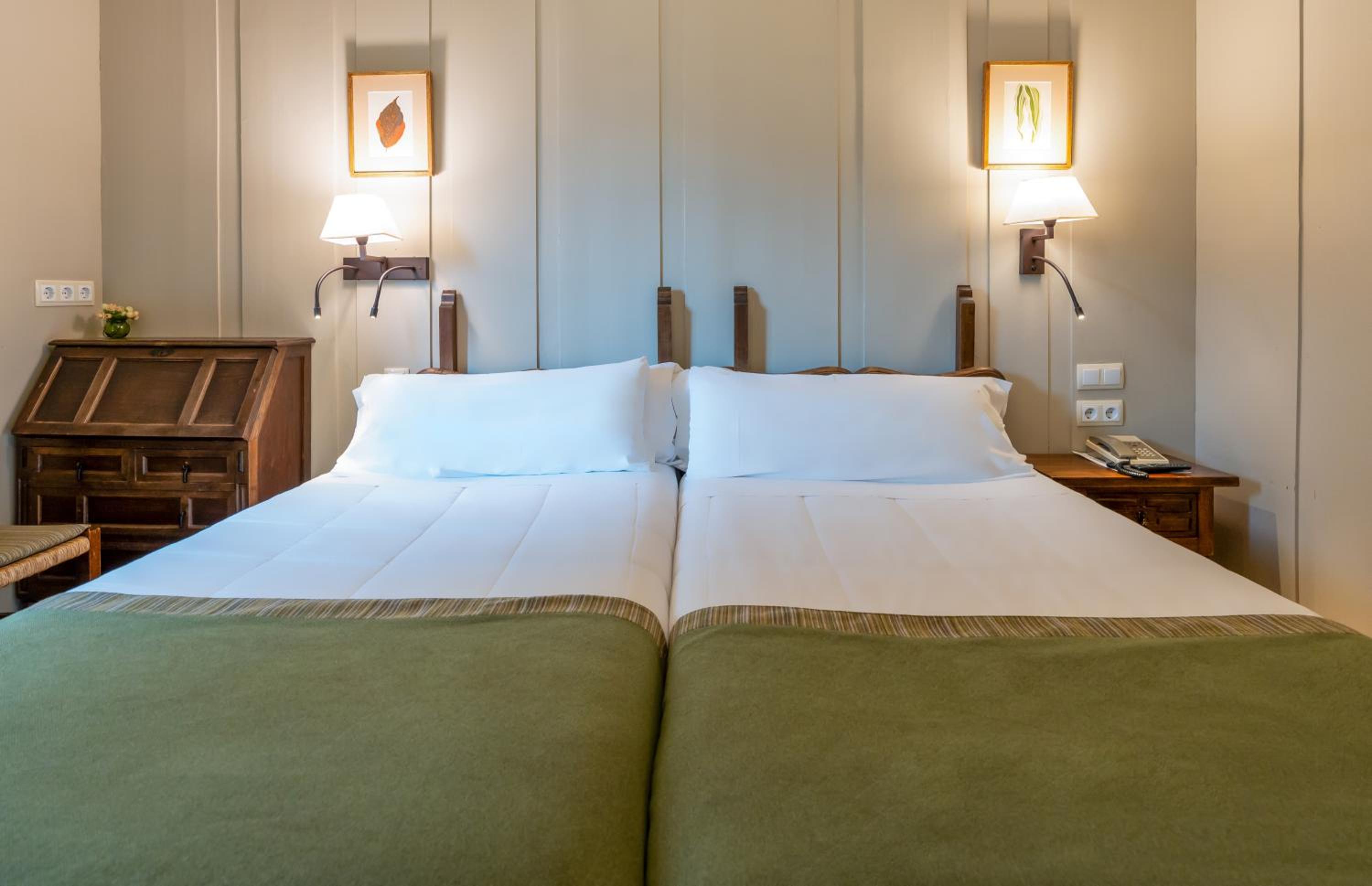 Double Room - Photo 7