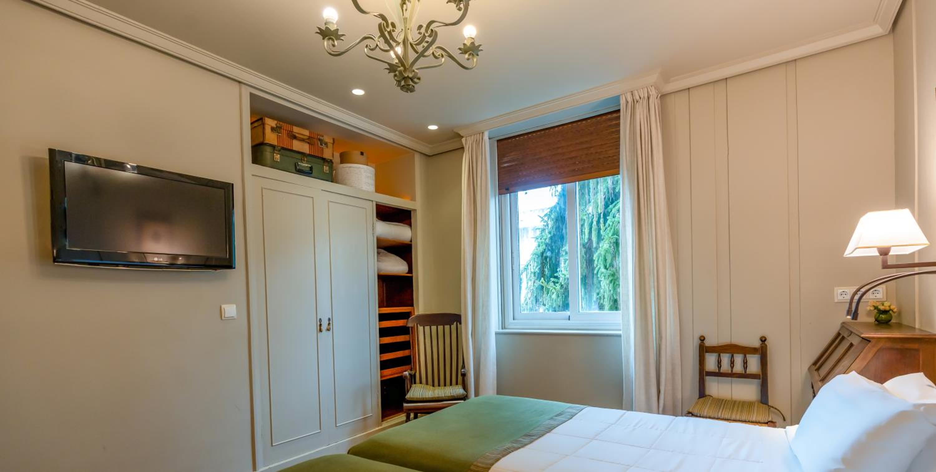 Double Room - Photo 13
