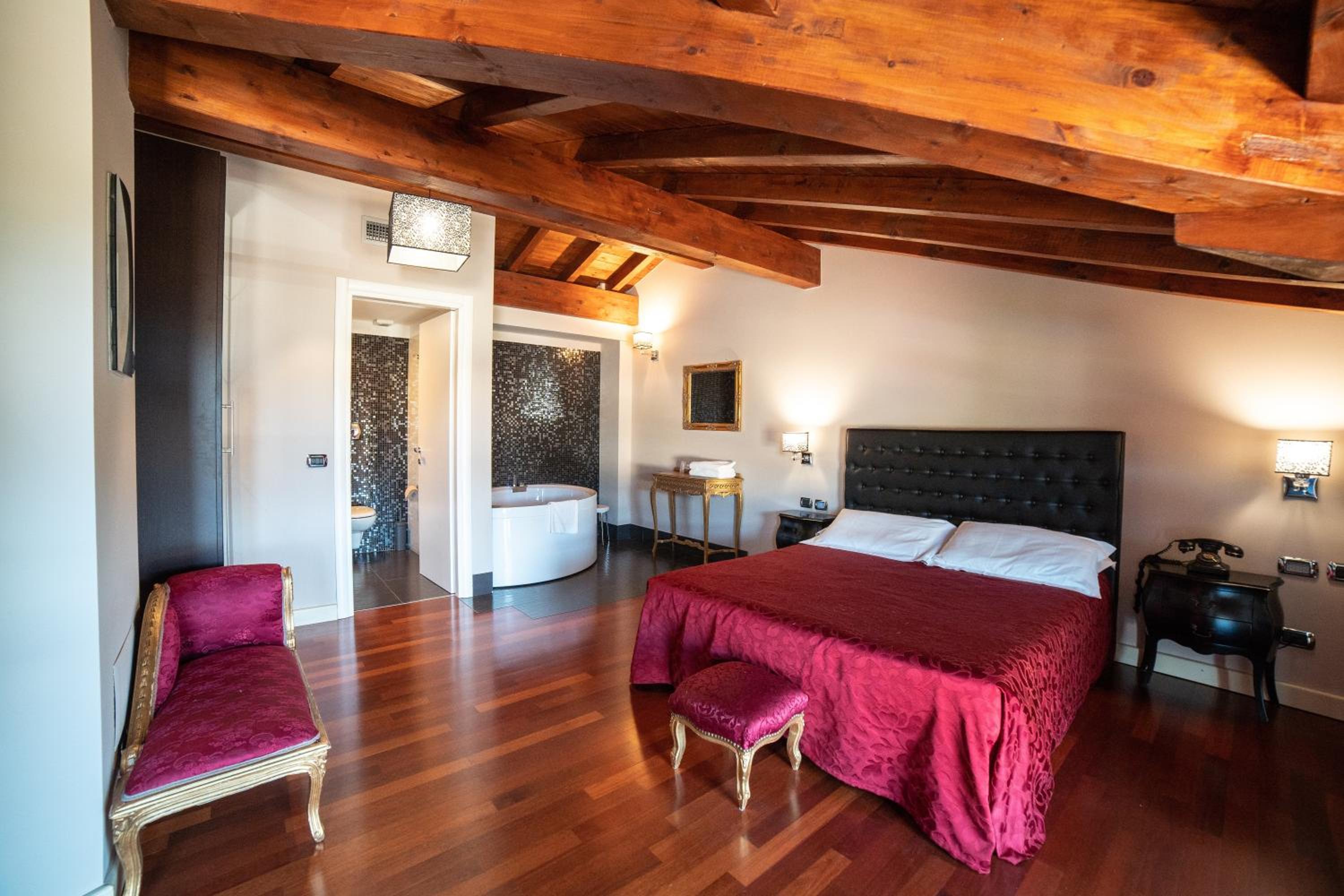 Deluxe Room - Photo 6
