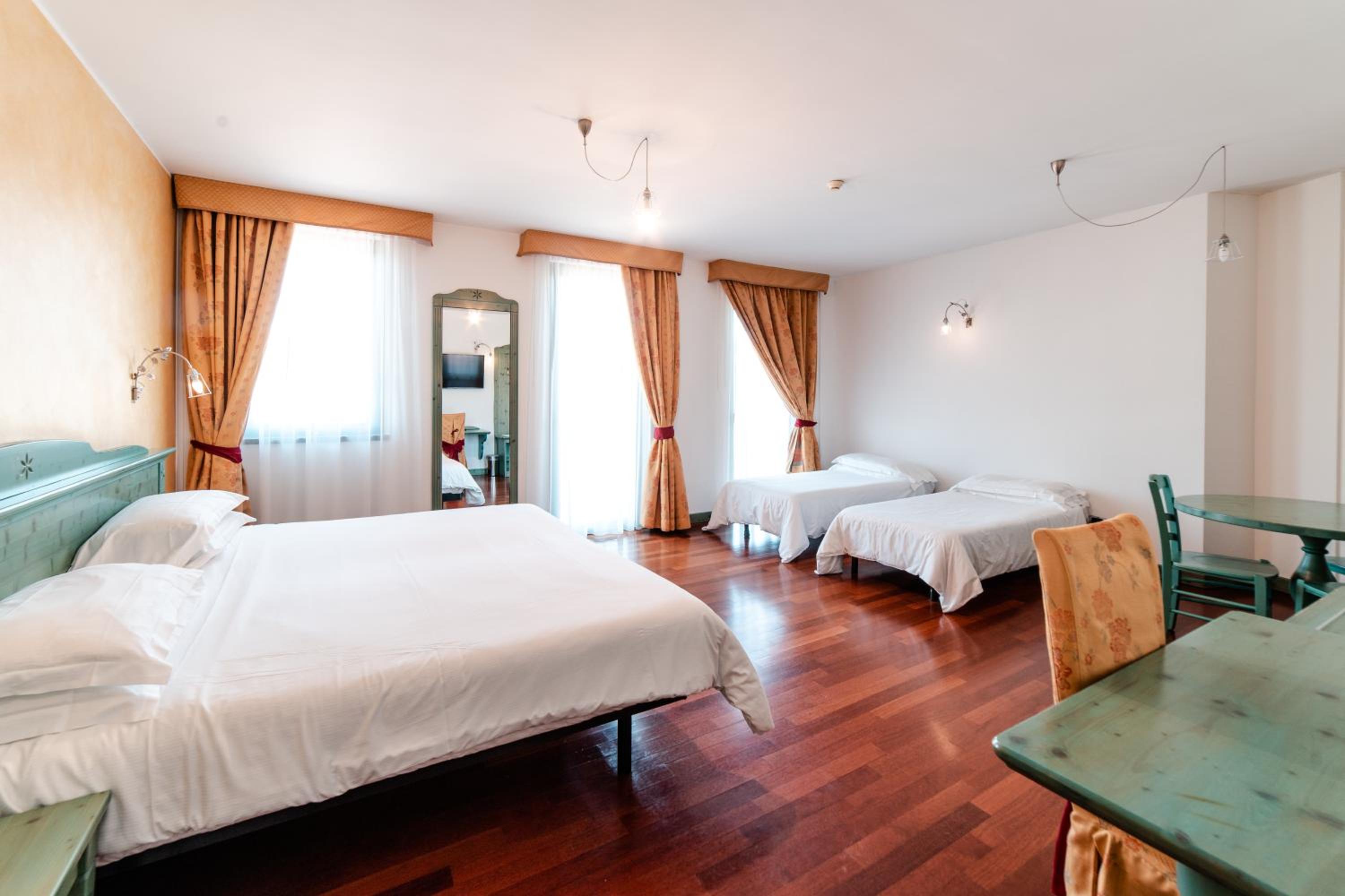 Quadruple Room - Photo 10