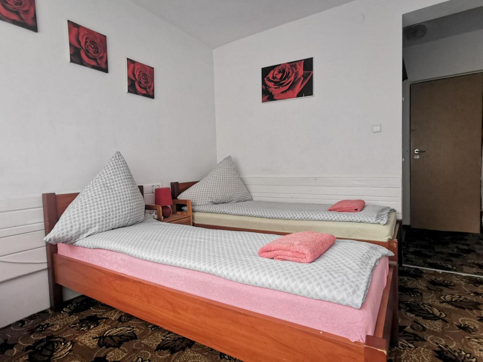 Small Double Room - Photo 11