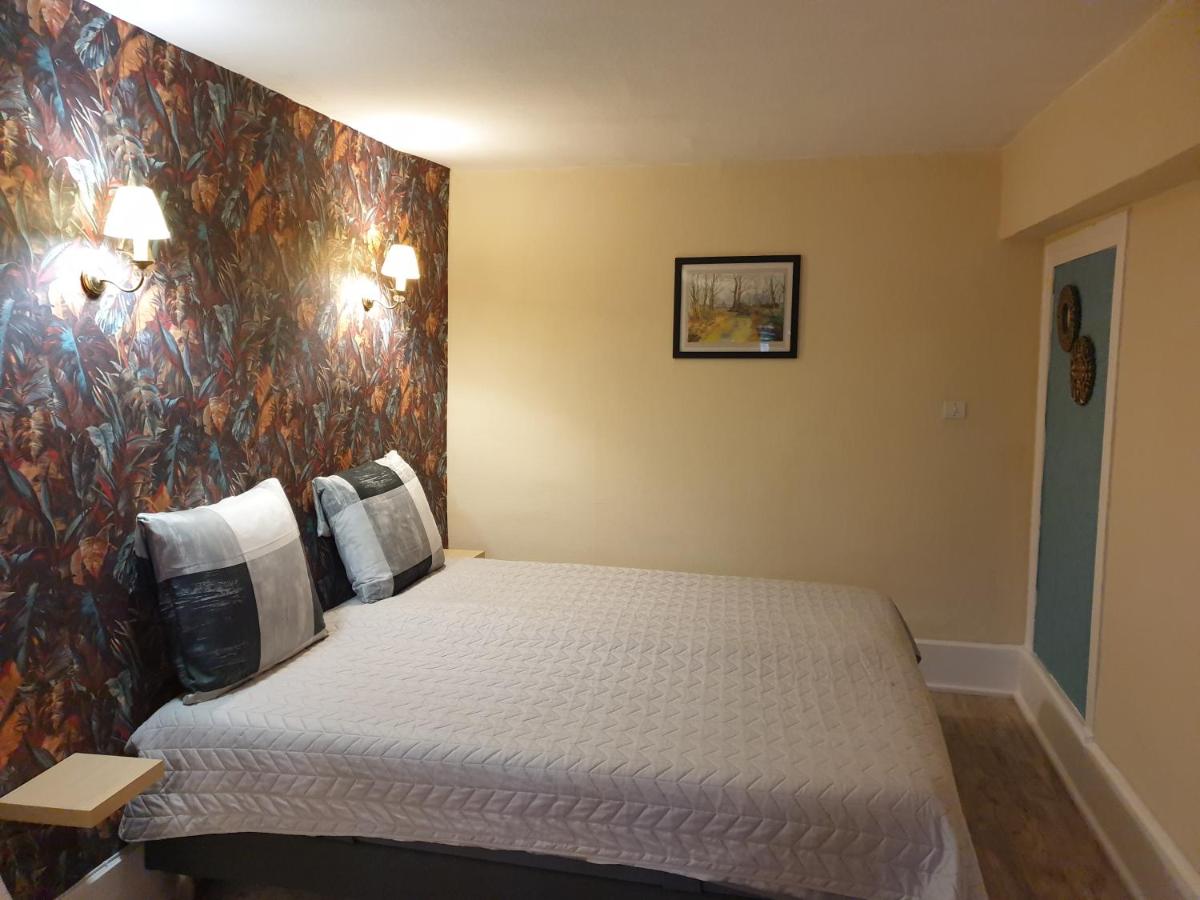 Family Room with Private Bathroom photo 1