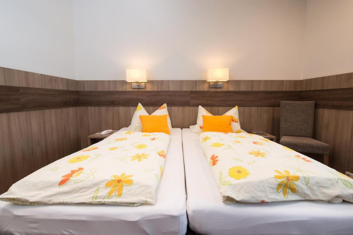 Standard Twin Room photo 2